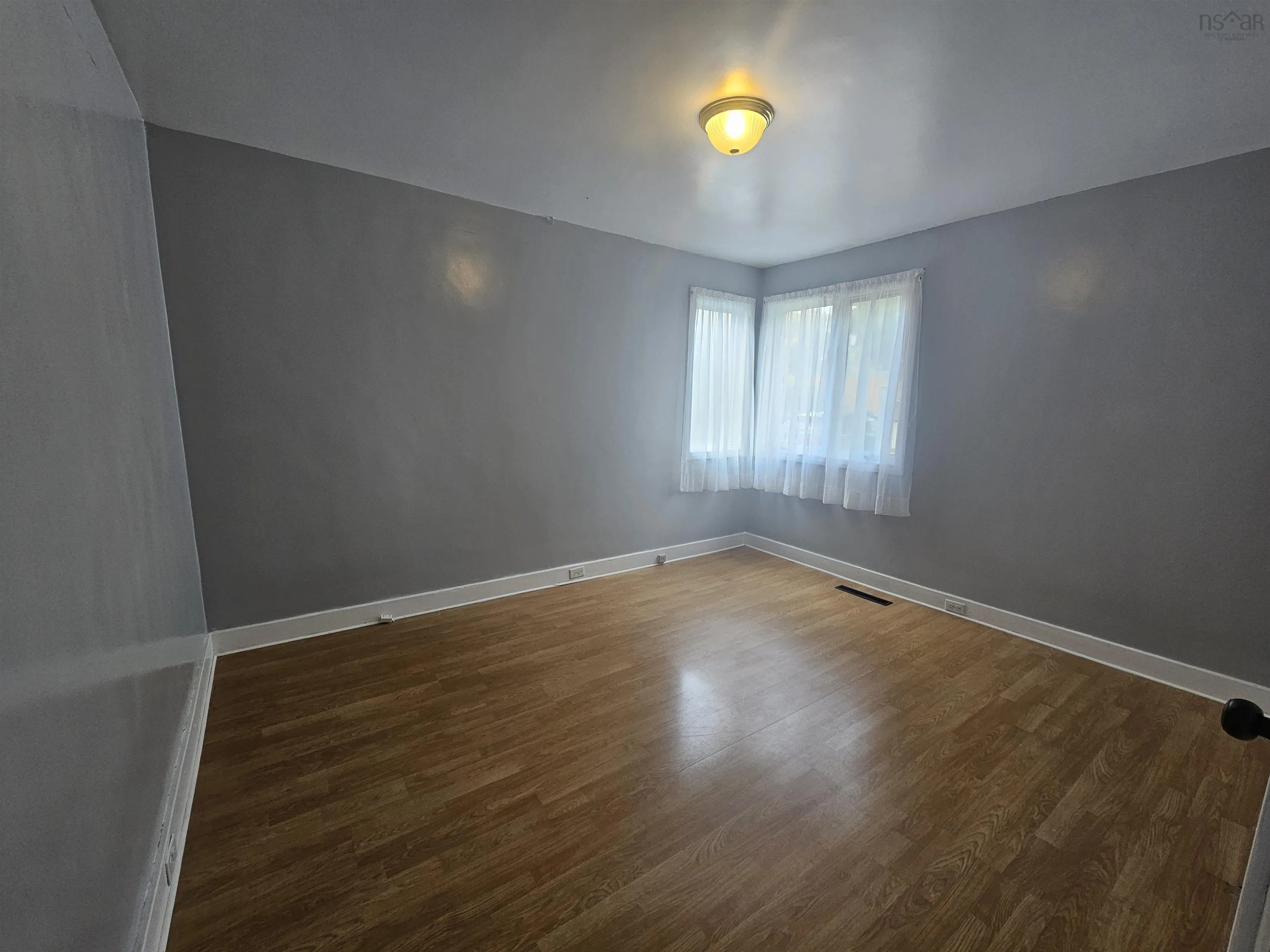 92 Queen Street, North Sydney, NS B2A 1A6, 6 Bedrooms Bedrooms, ,2 BathroomsBathrooms,Residential,For Sale,Queen,202521204