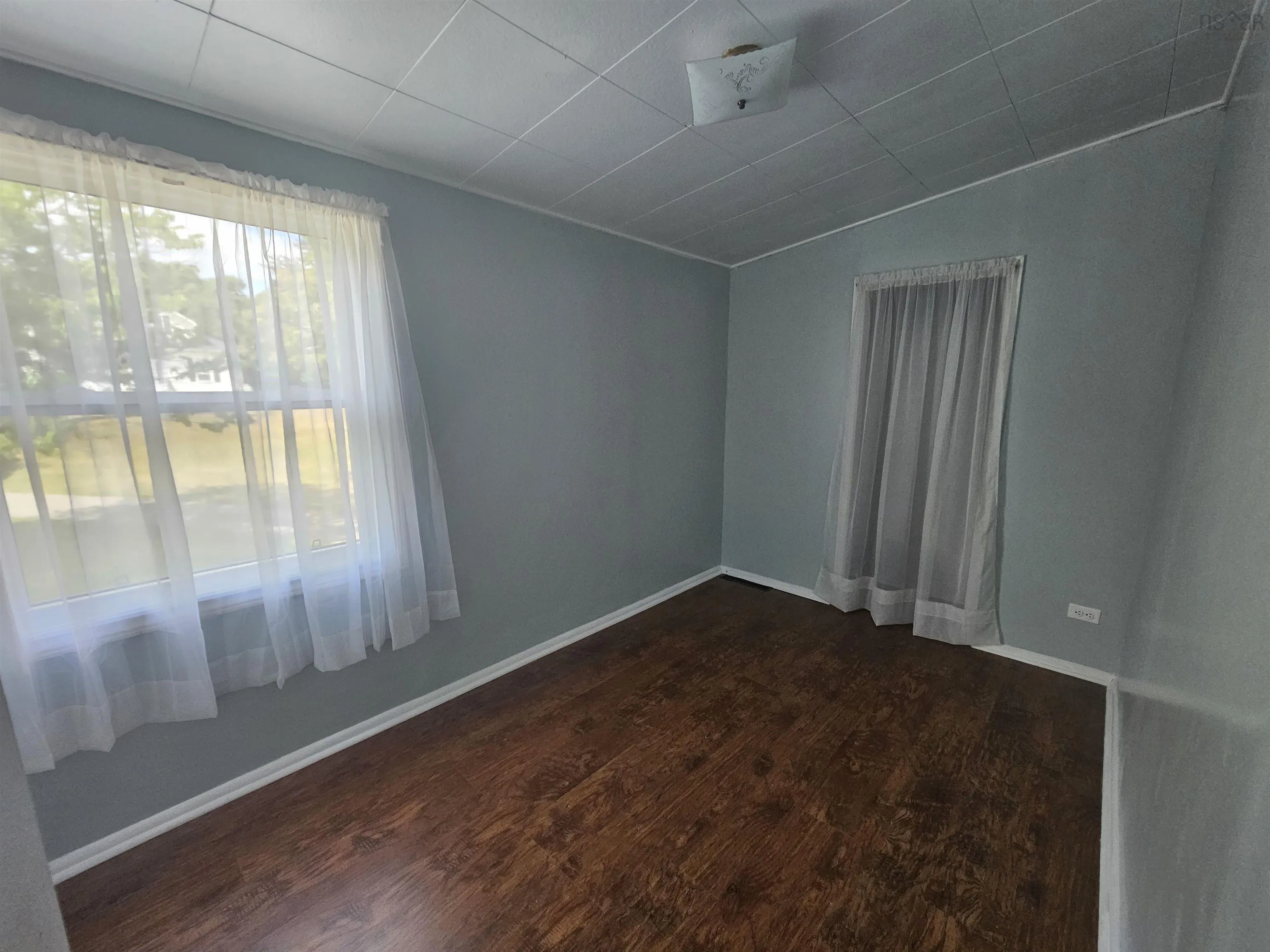 92 Queen Street, North Sydney, NS B2A 1A6, 6 Bedrooms Bedrooms, ,2 BathroomsBathrooms,Residential,For Sale,Queen,202521204