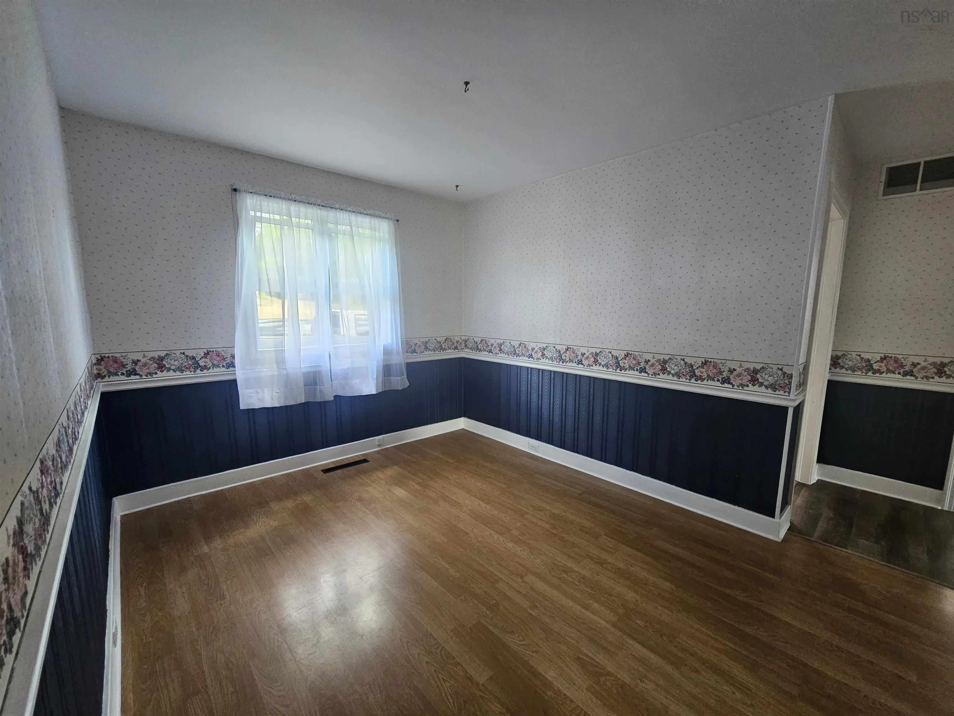 92 Queen Street, North Sydney, NS B2A 1A6, 6 Bedrooms Bedrooms, ,2 BathroomsBathrooms,Residential,For Sale,Queen,202521204