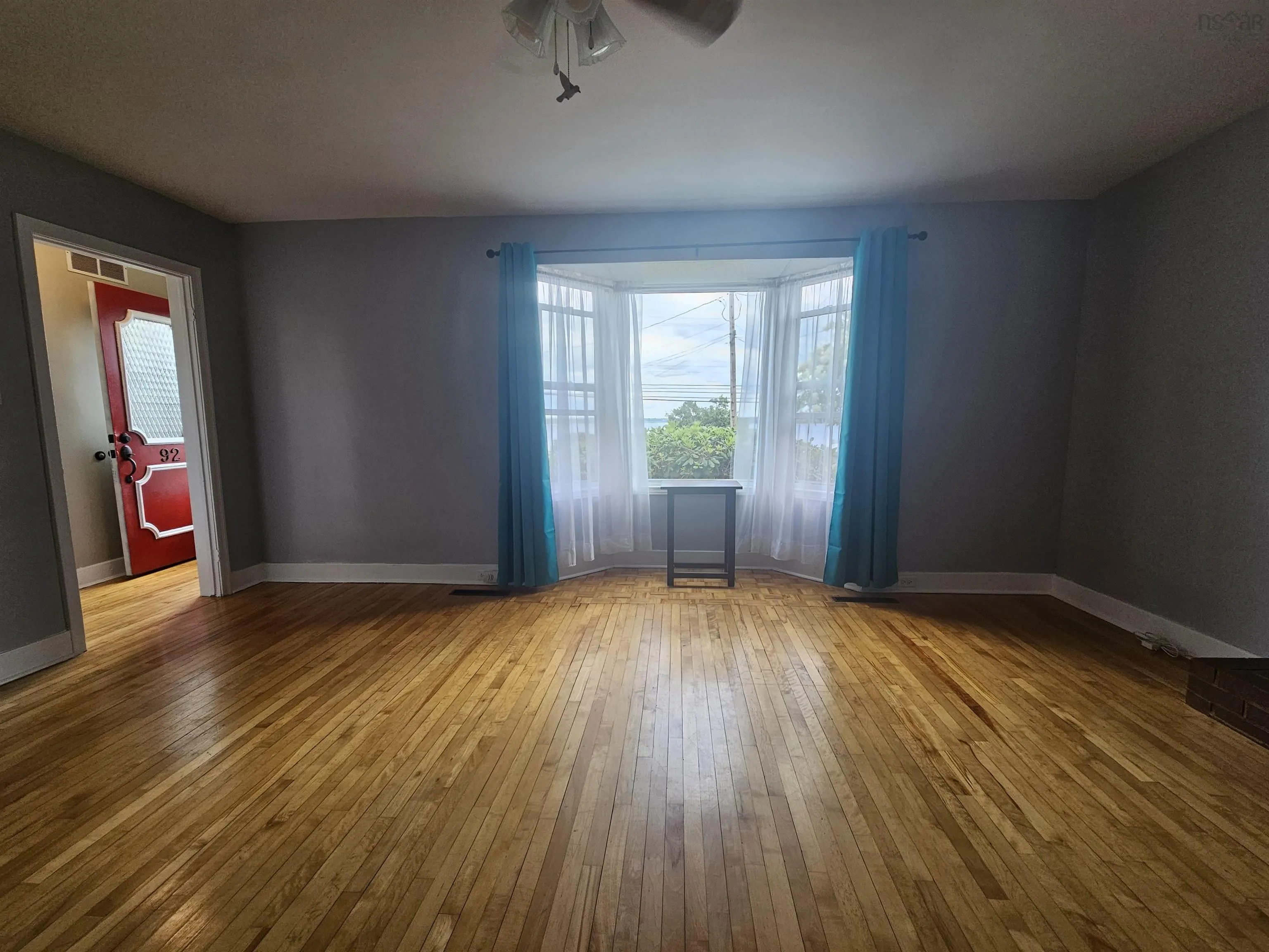 92 Queen Street, North Sydney, NS B2A 1A6, 6 Bedrooms Bedrooms, ,2 BathroomsBathrooms,Residential,For Sale,Queen,202521204