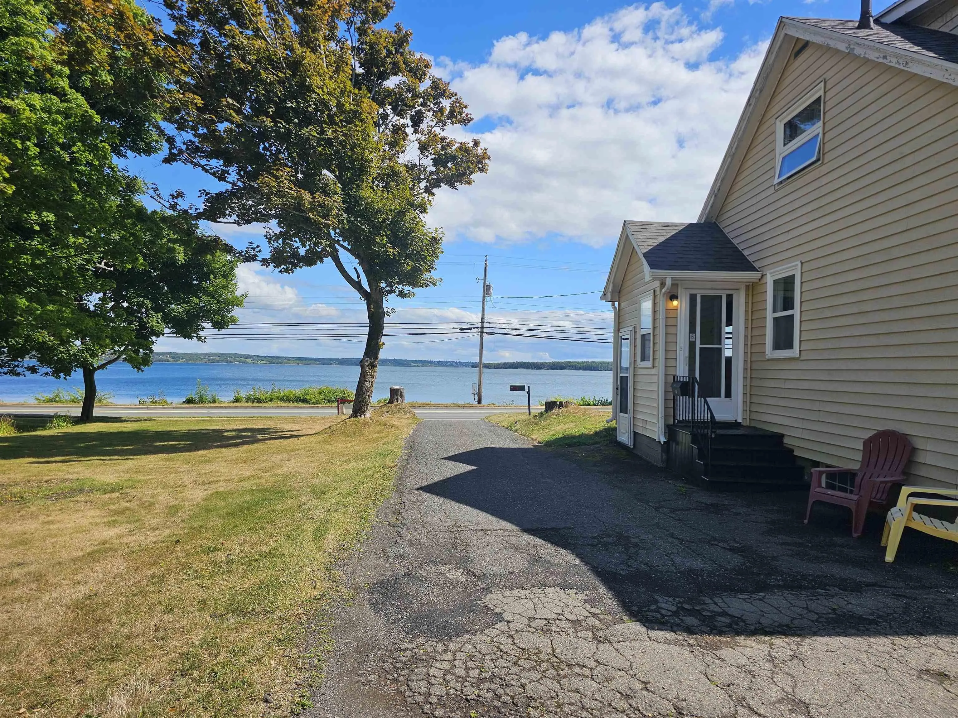 92 Queen Street, North Sydney, NS B2A 1A6, 6 Bedrooms Bedrooms, ,2 BathroomsBathrooms,Residential,For Sale,Queen,202521204