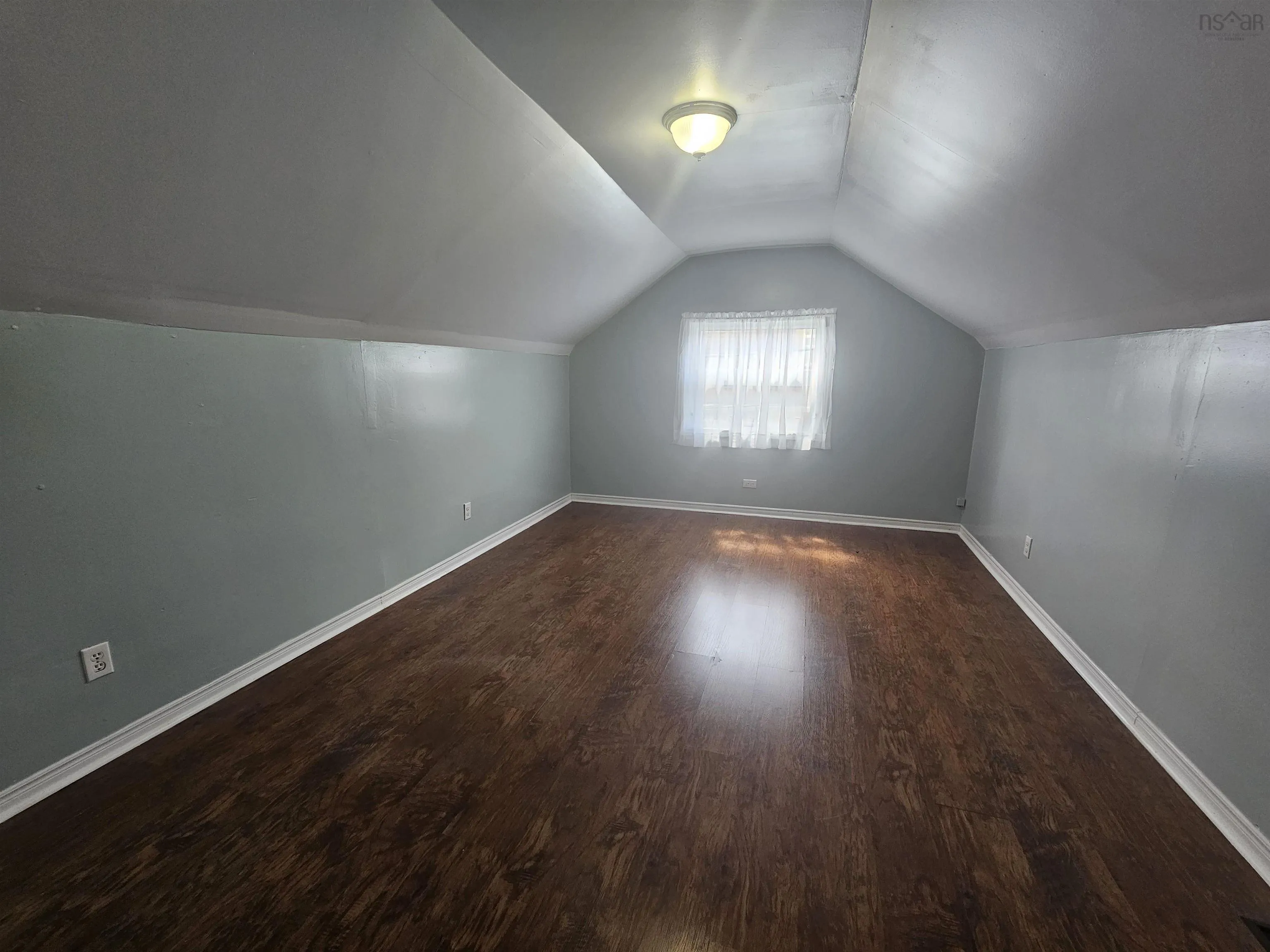 92 Queen Street, North Sydney, NS B2A 1A6, 6 Bedrooms Bedrooms, ,2 BathroomsBathrooms,Residential,For Sale,Queen,202521204