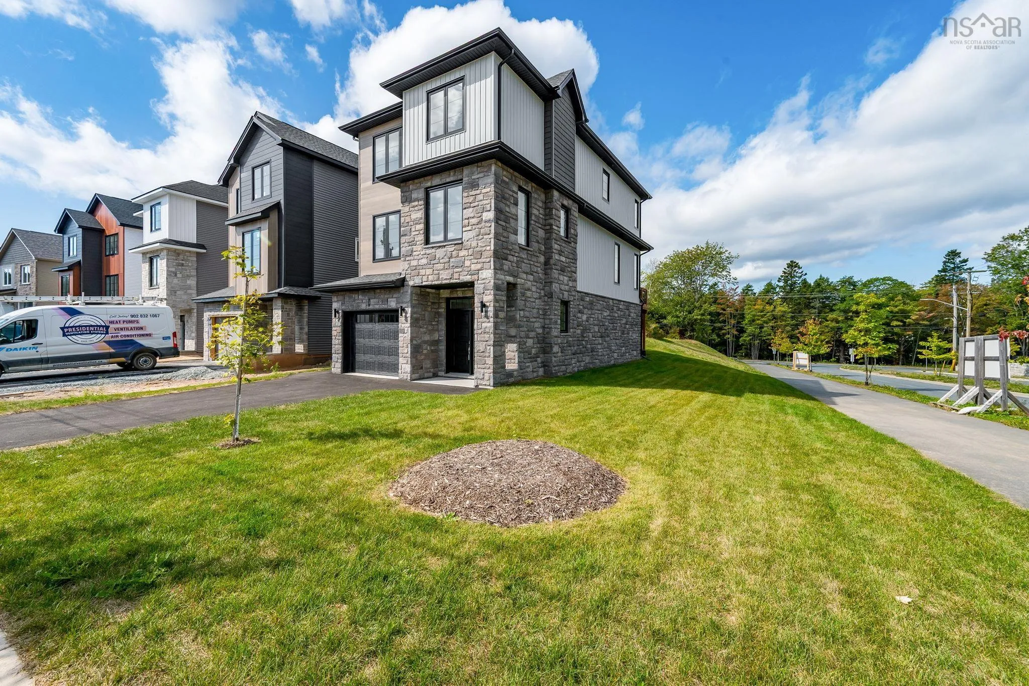 1 Pearlgarden Close, Dartmouth, NS B2X 0C3, 4 Bedrooms Bedrooms, ,4 BathroomsBathrooms,Residential,For Sale,Pearlgarden,202524981