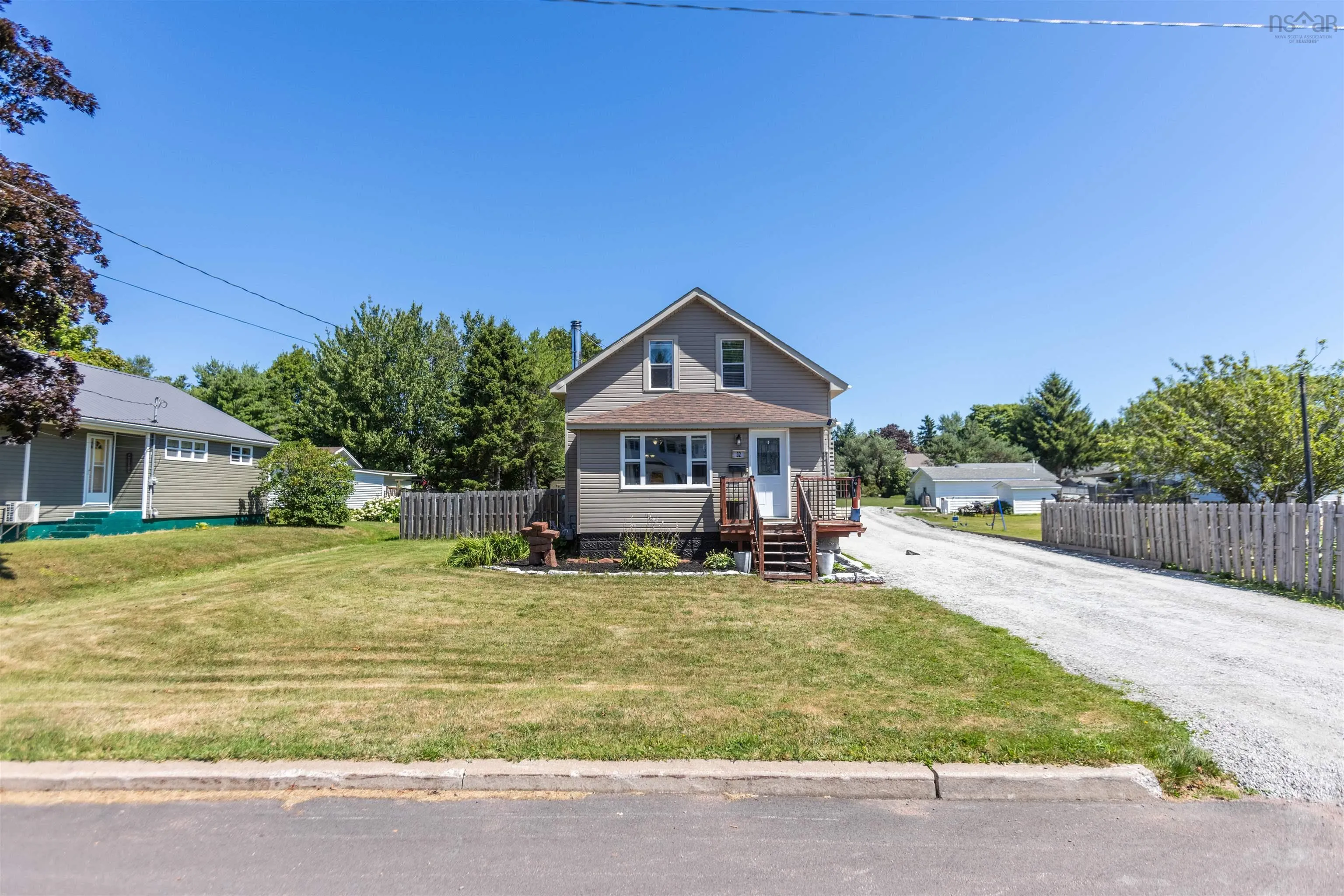 32 Allison Avenue, Amherst, NS B4H 3V5, 3 Bedrooms Bedrooms, ,2 BathroomsBathrooms,Residential,For Sale,Allison,202520128