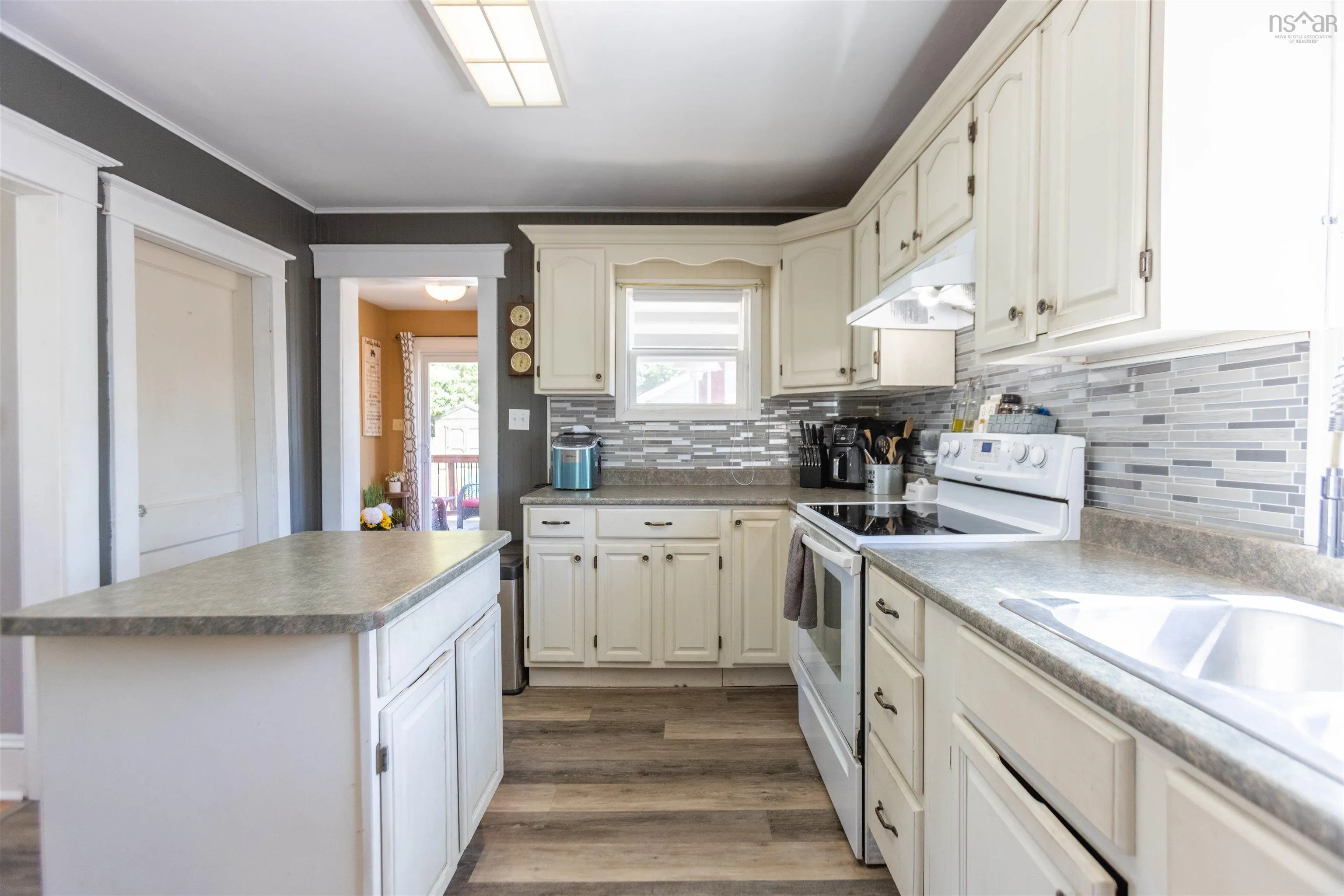 32 Allison Avenue, Amherst, NS B4H 3V5, 3 Bedrooms Bedrooms, ,2 BathroomsBathrooms,Residential,For Sale,Allison,202520128