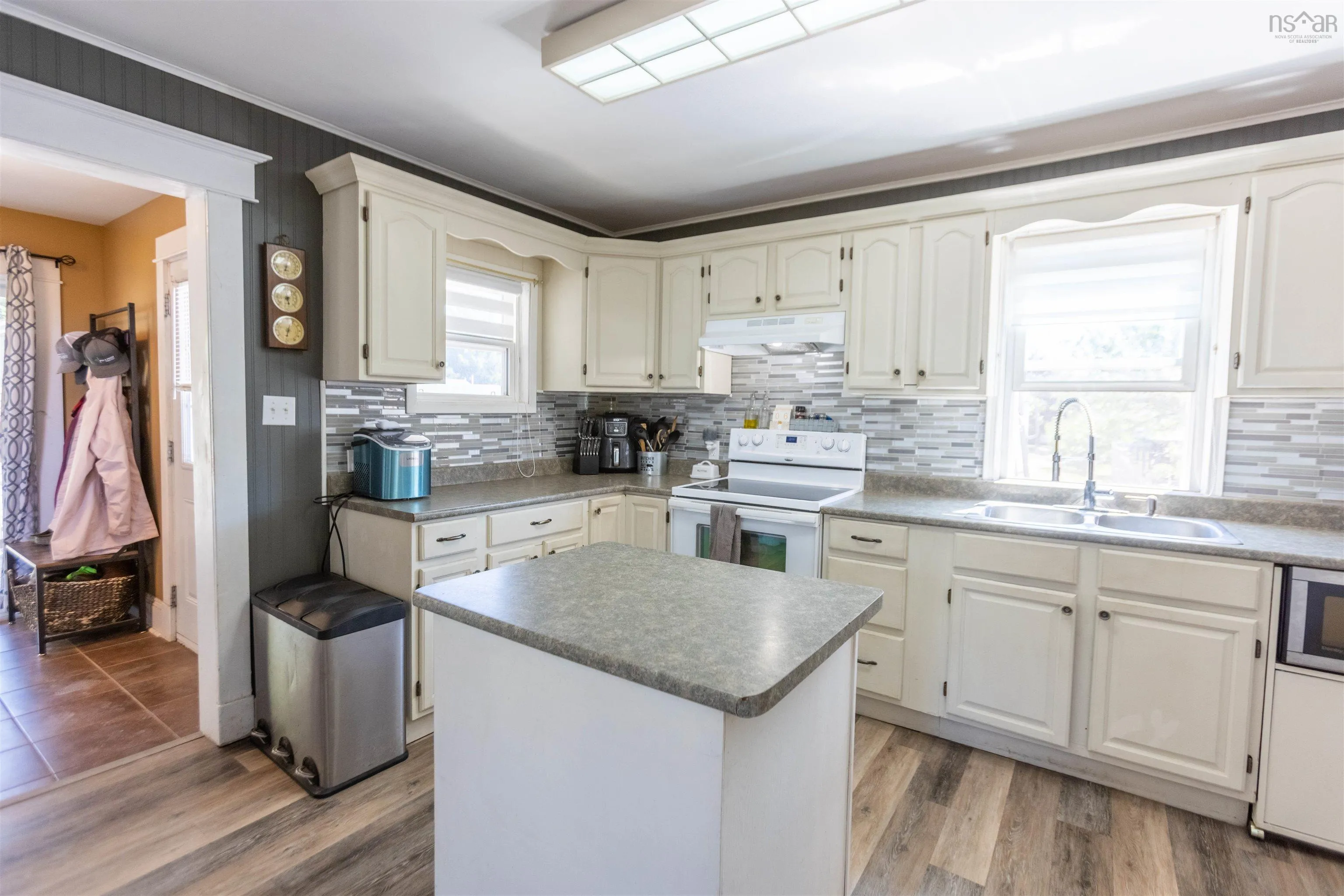 32 Allison Avenue, Amherst, NS B4H 3V5, 3 Bedrooms Bedrooms, ,2 BathroomsBathrooms,Residential,For Sale,Allison,202520128