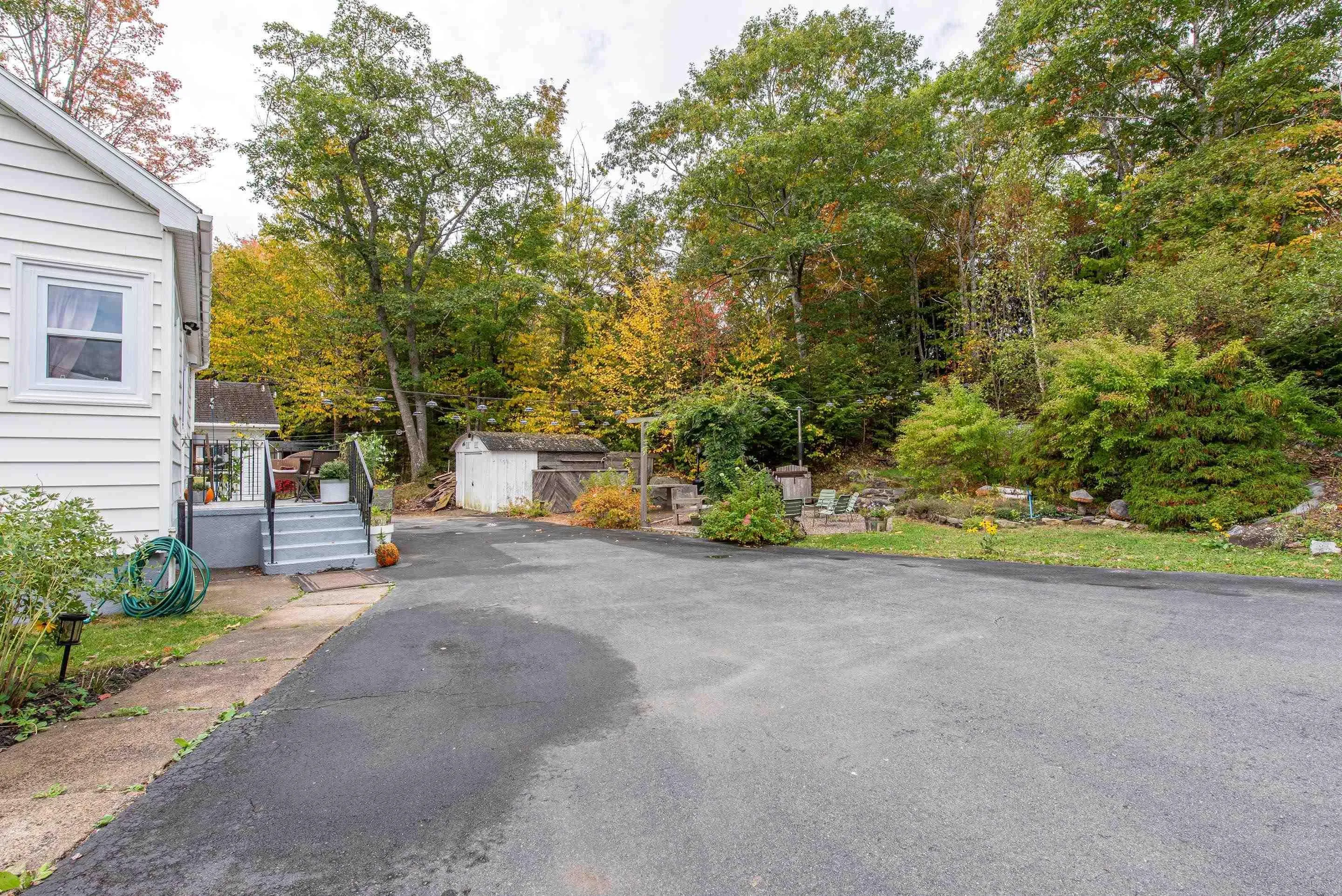 5 Dartmoor Crescent, Bedford, NS B4A 2K4, 4 Bedrooms Bedrooms, ,1 BathroomBathrooms,Residential,For Sale,Dartmoor,202525535