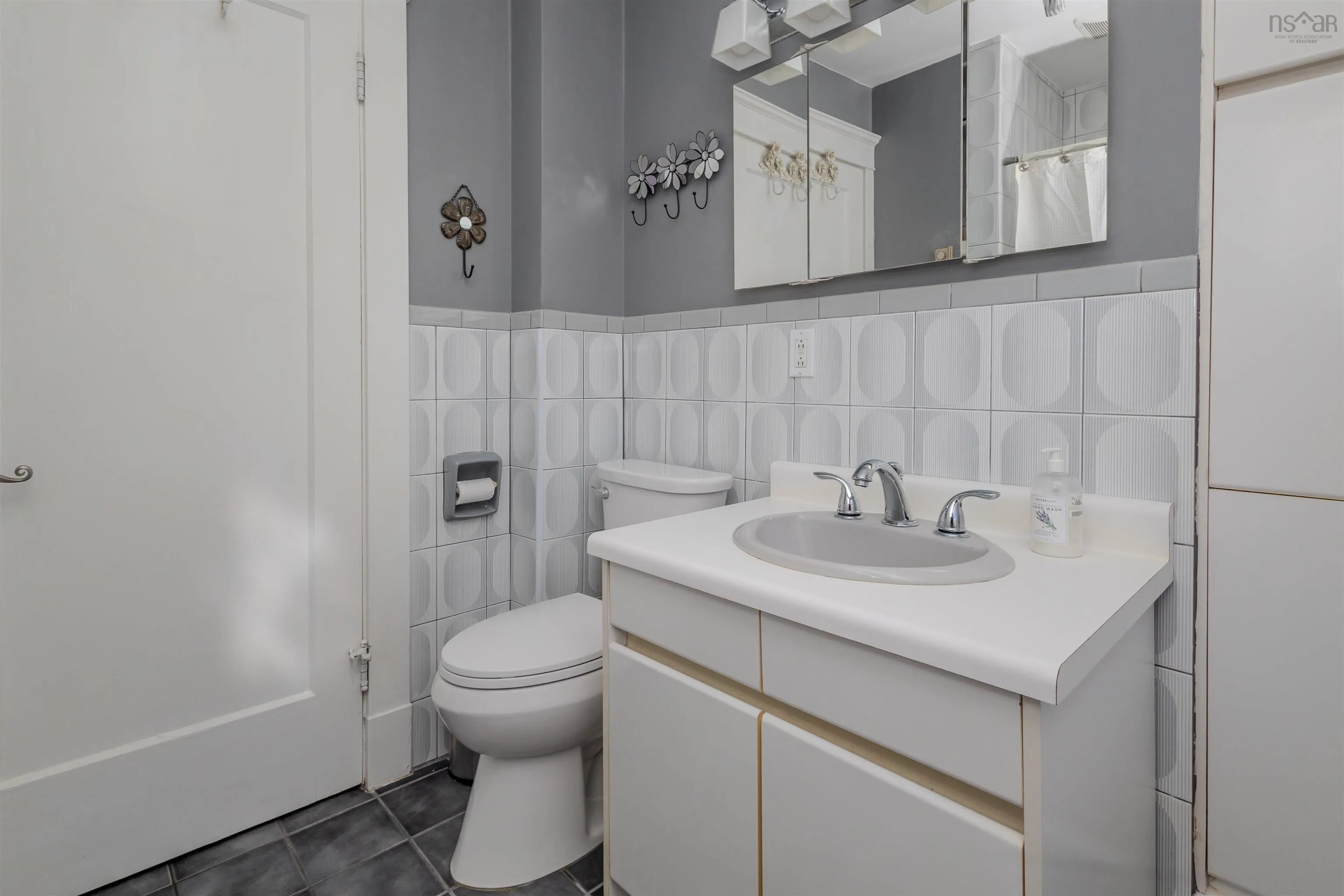 172 South Bentinck Street, Sydney, NS B1P 1X5, 3 Bedrooms Bedrooms, ,2 BathroomsBathrooms,Residential,For Sale,South Bentinck,202522387