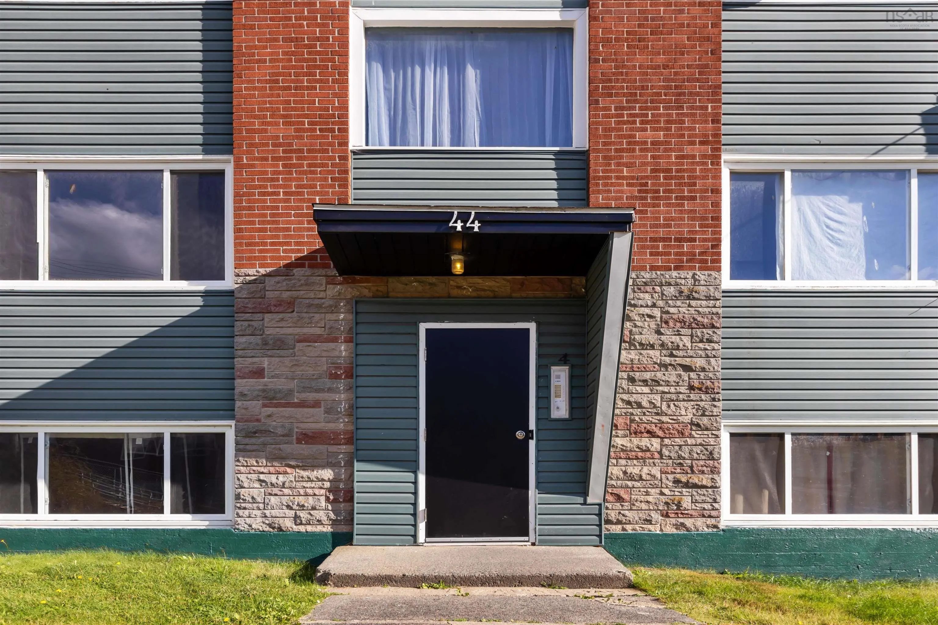44 Brule Street, Dartmouth, NS B3A 4G4, 22 Bedrooms Bedrooms, ,Residential Income,For Sale,Brule Street,202524884
