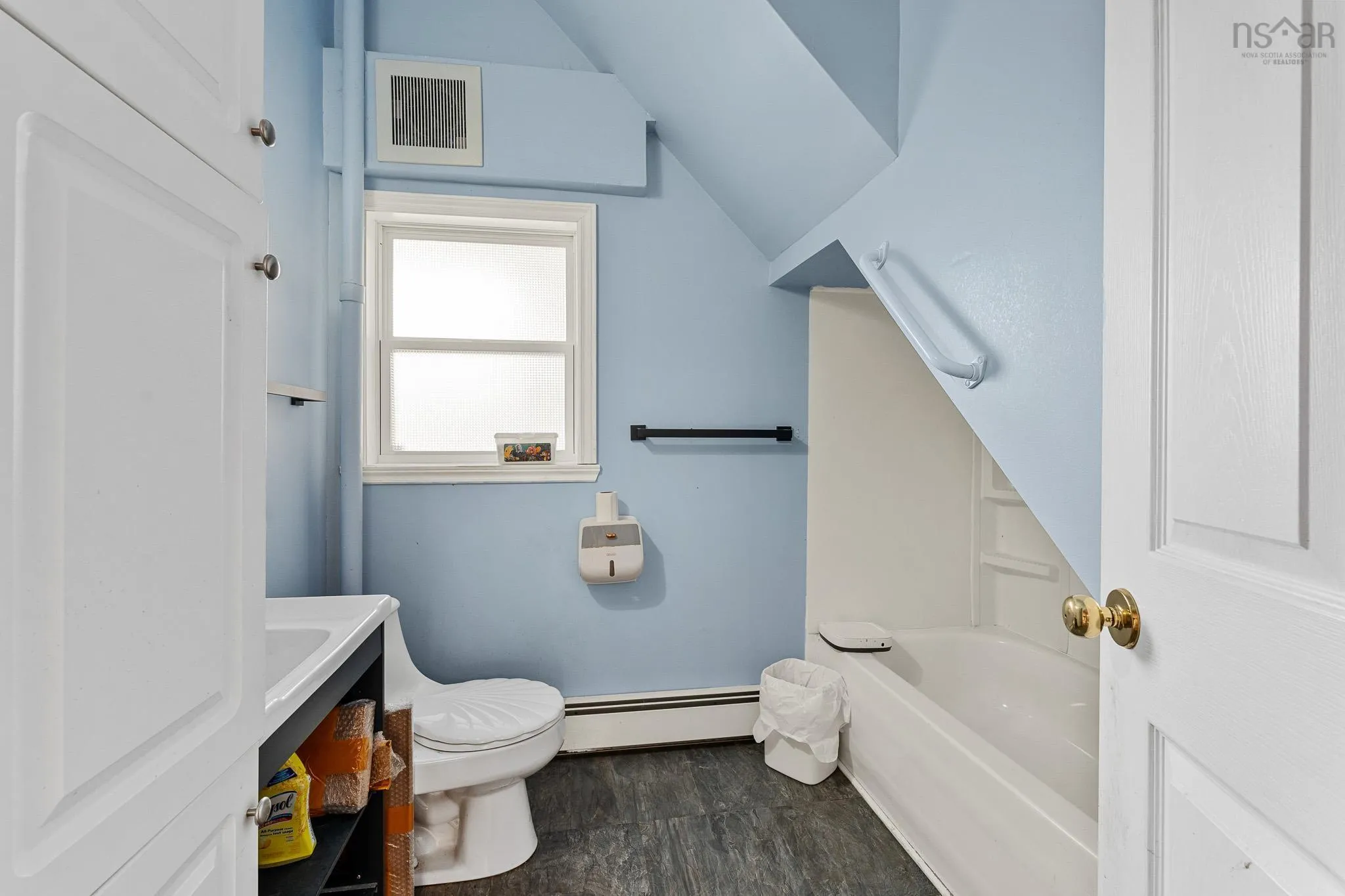 8 Dufferin Mines Road, Port Dufferin, NS B0J 2R0, 6 Bedrooms Bedrooms, ,3 BathroomsBathrooms,Residential,For Sale,Dufferin Mines,202520012