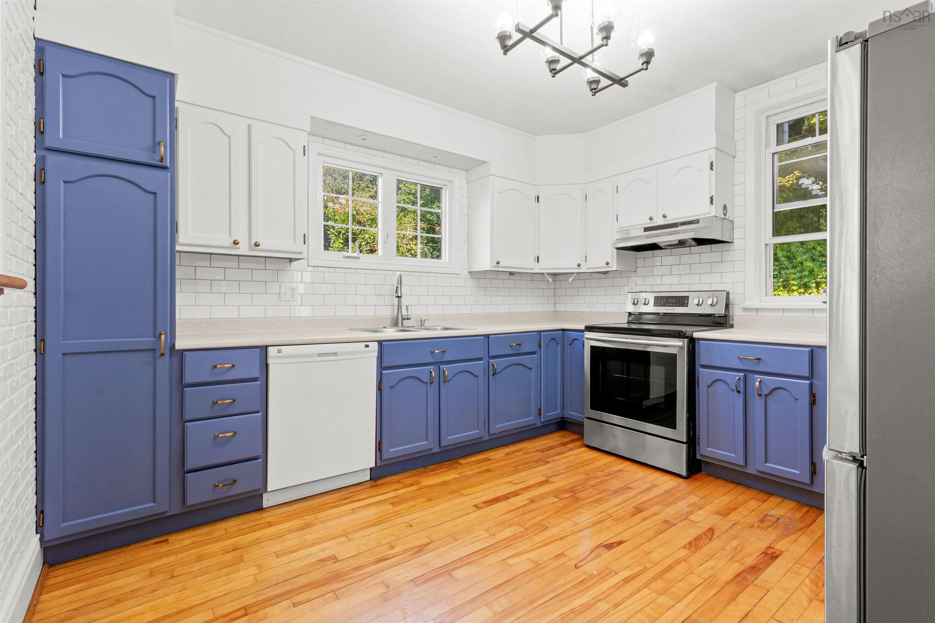 137 Pleasant, Dartmouth, NS B2Y 3P8, 3 Bedrooms Bedrooms, ,2 BathroomsBathrooms,Residential,For Sale,Pleasant,202523719