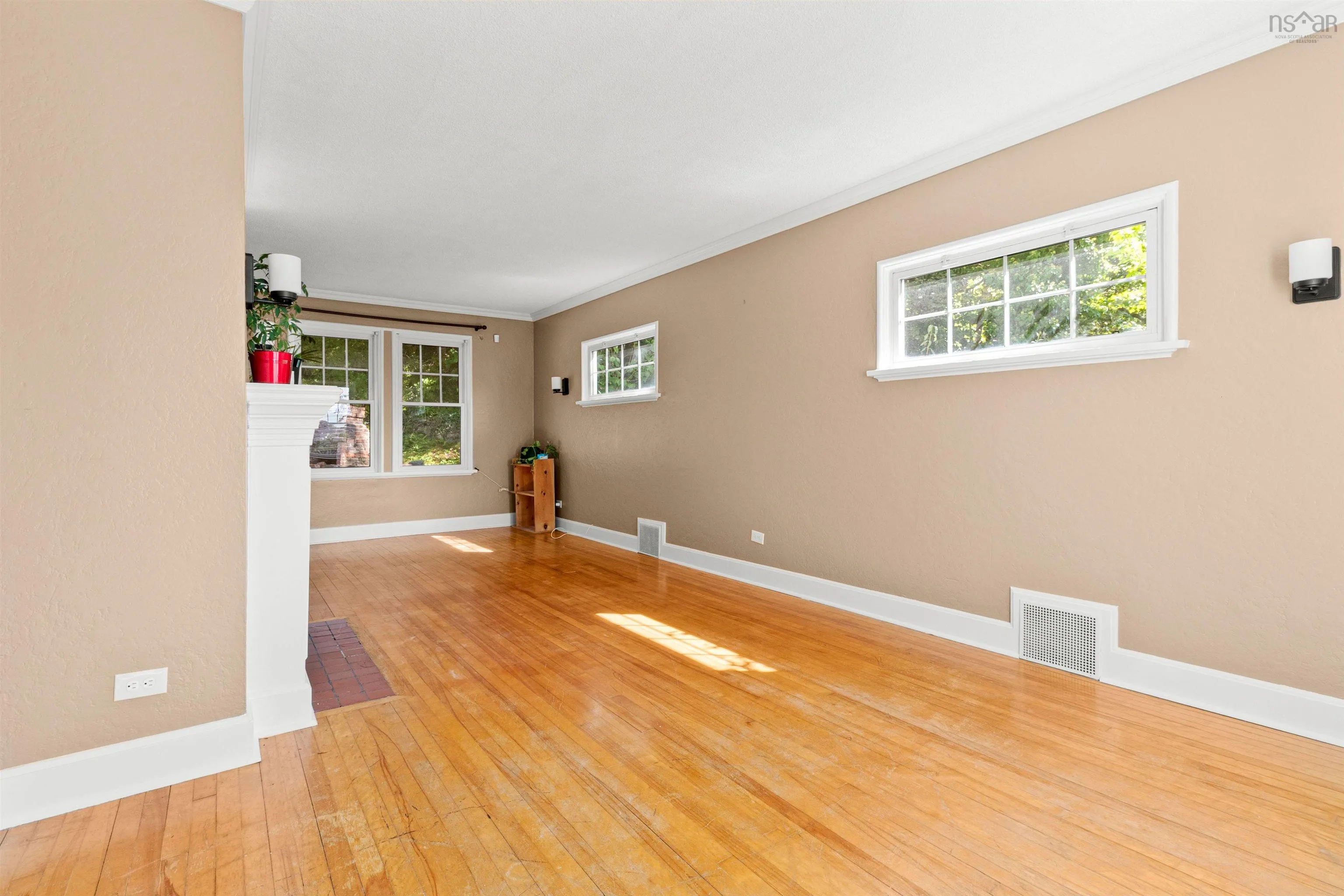 137 Pleasant, Dartmouth, NS B2Y 3P8, 3 Bedrooms Bedrooms, ,2 BathroomsBathrooms,Residential,For Sale,Pleasant,202523719