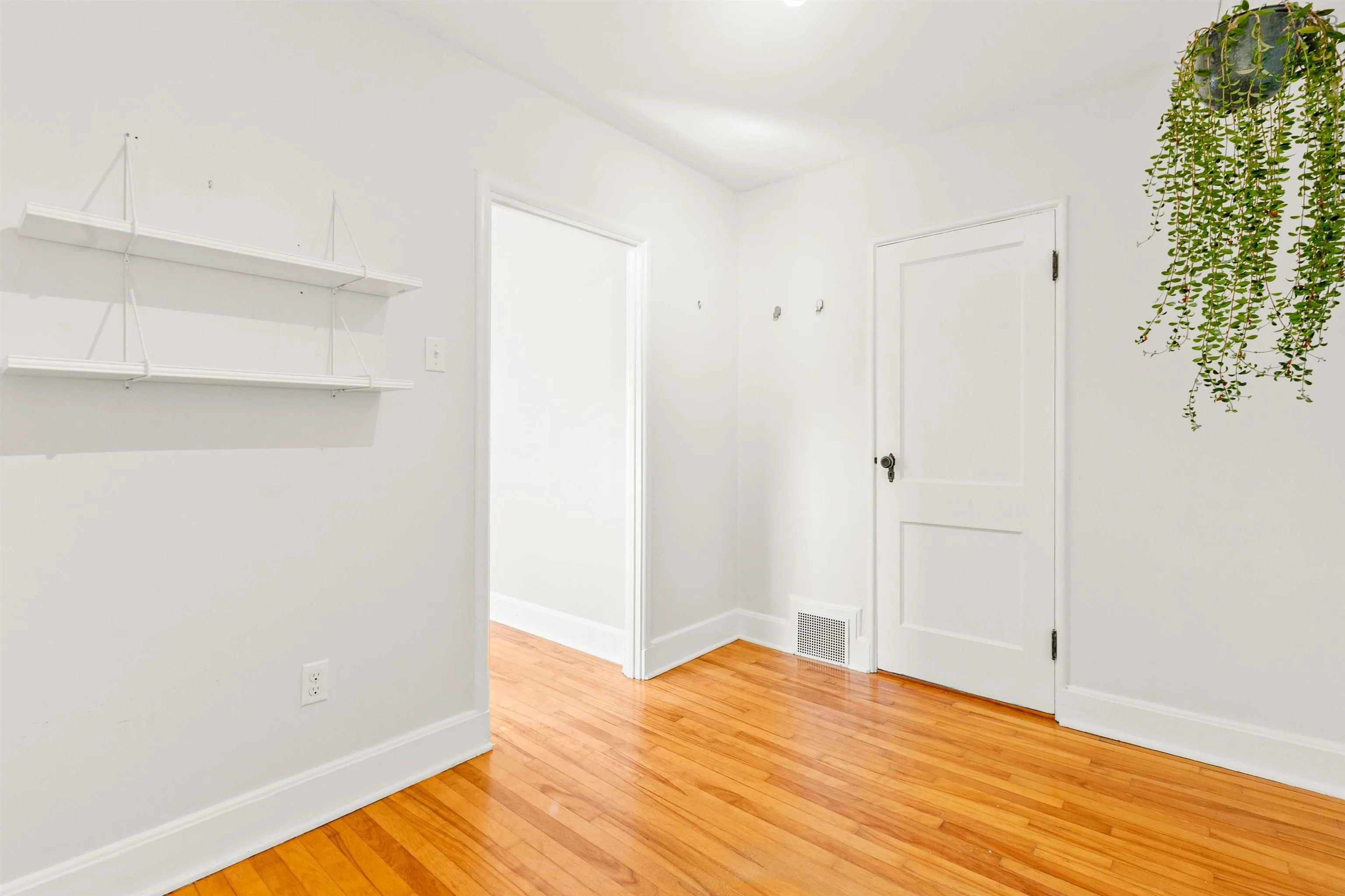 137 Pleasant, Dartmouth, NS B2Y 3P8, 3 Bedrooms Bedrooms, ,2 BathroomsBathrooms,Residential,For Sale,Pleasant,202523719