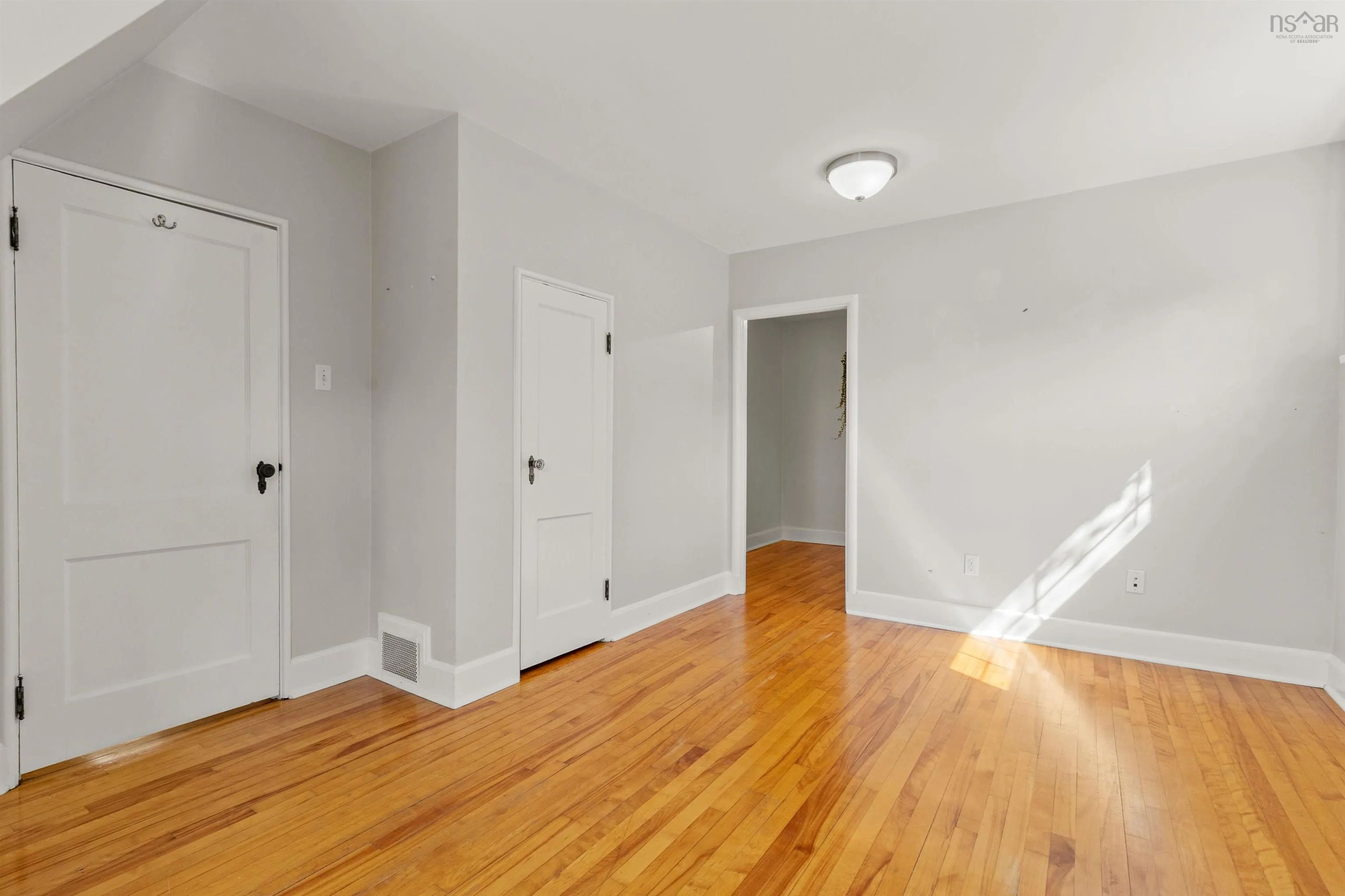 137 Pleasant, Dartmouth, NS B2Y 3P8, 3 Bedrooms Bedrooms, ,2 BathroomsBathrooms,Residential,For Sale,Pleasant,202523719