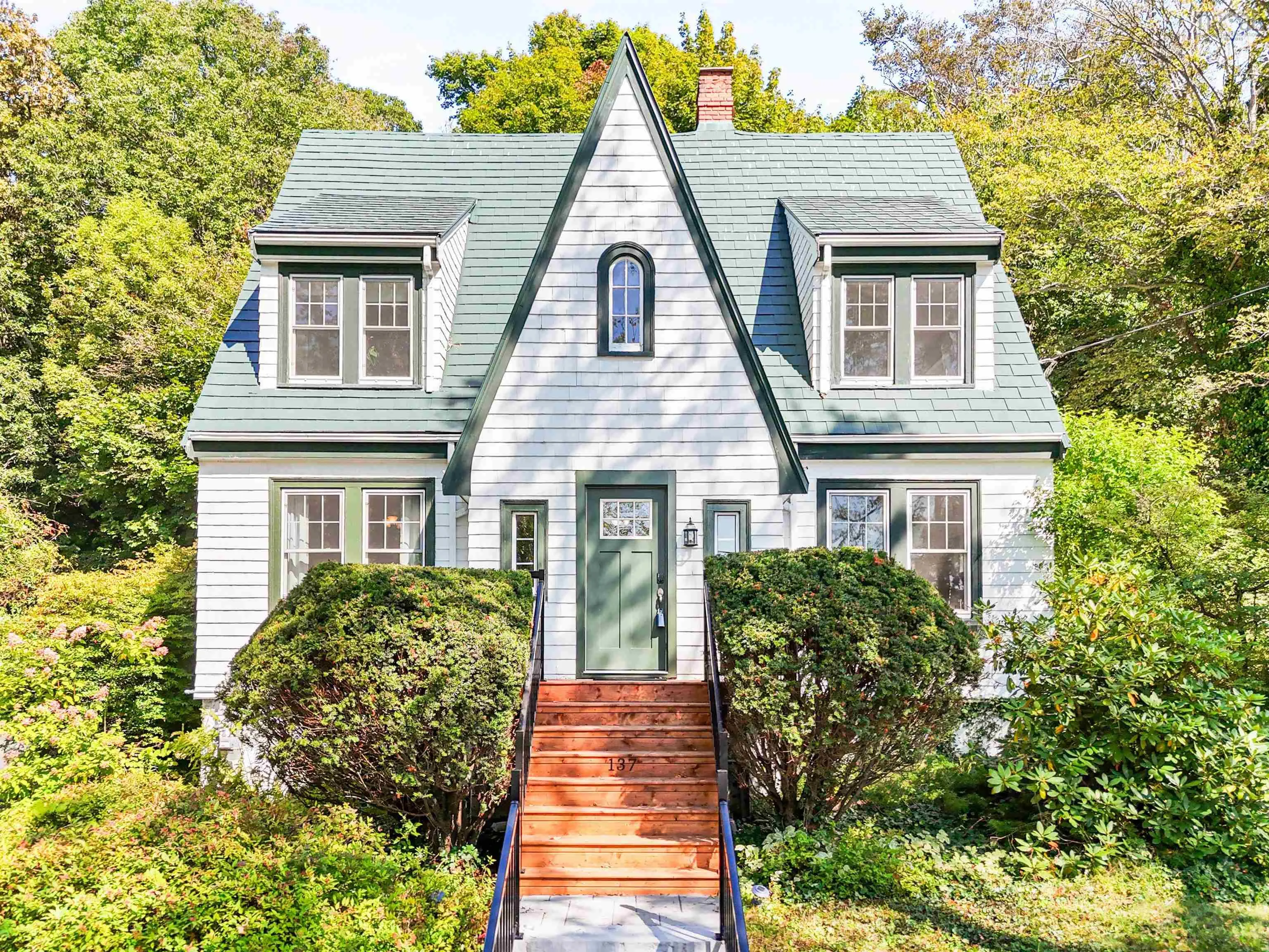 137 Pleasant, Dartmouth, NS B2Y 3P8, 3 Bedrooms Bedrooms, ,2 BathroomsBathrooms,Residential,For Sale,Pleasant,202523719