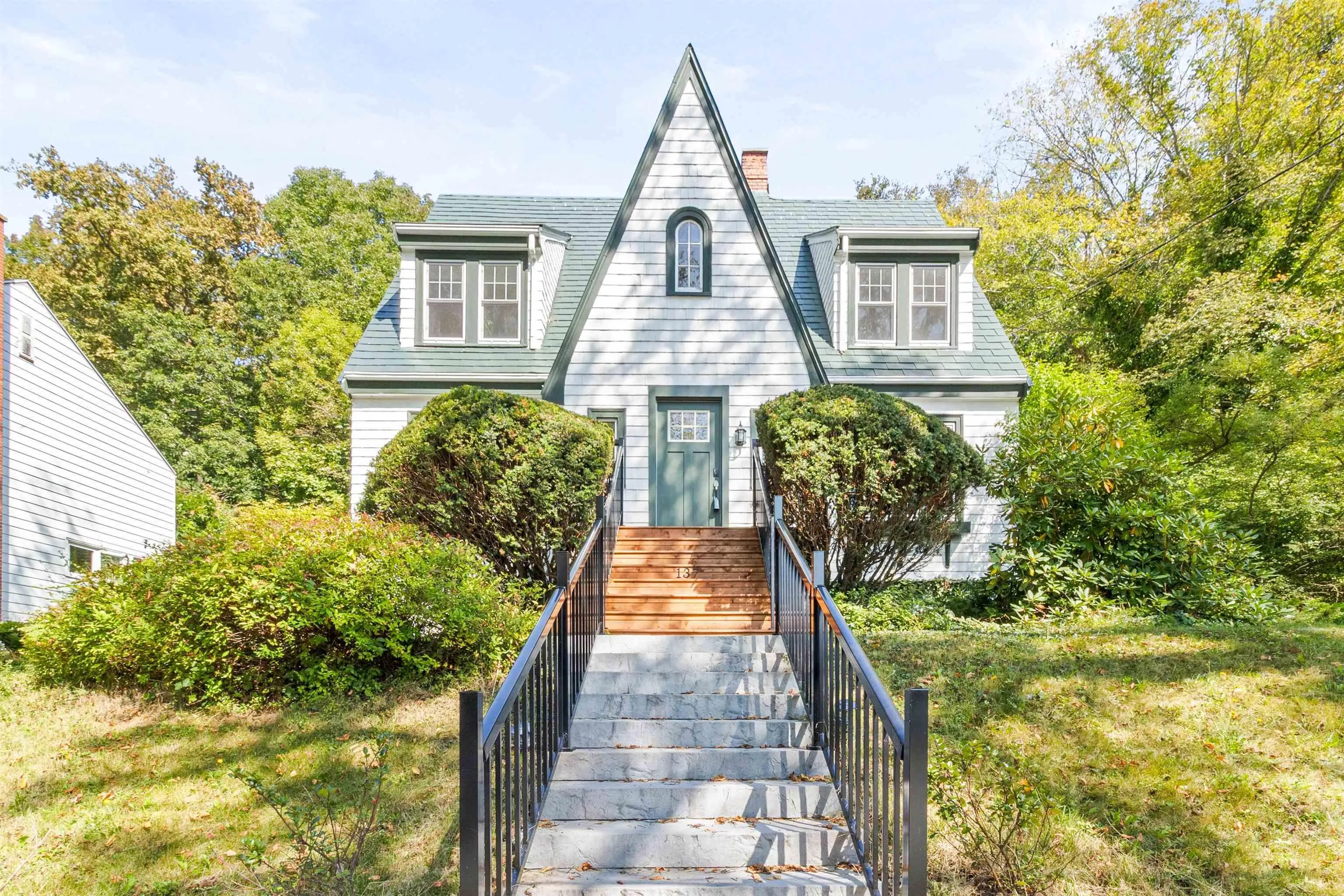 137 Pleasant, Dartmouth, NS B2Y 3P8, 3 Bedrooms Bedrooms, ,2 BathroomsBathrooms,Residential,For Sale,Pleasant,202523719