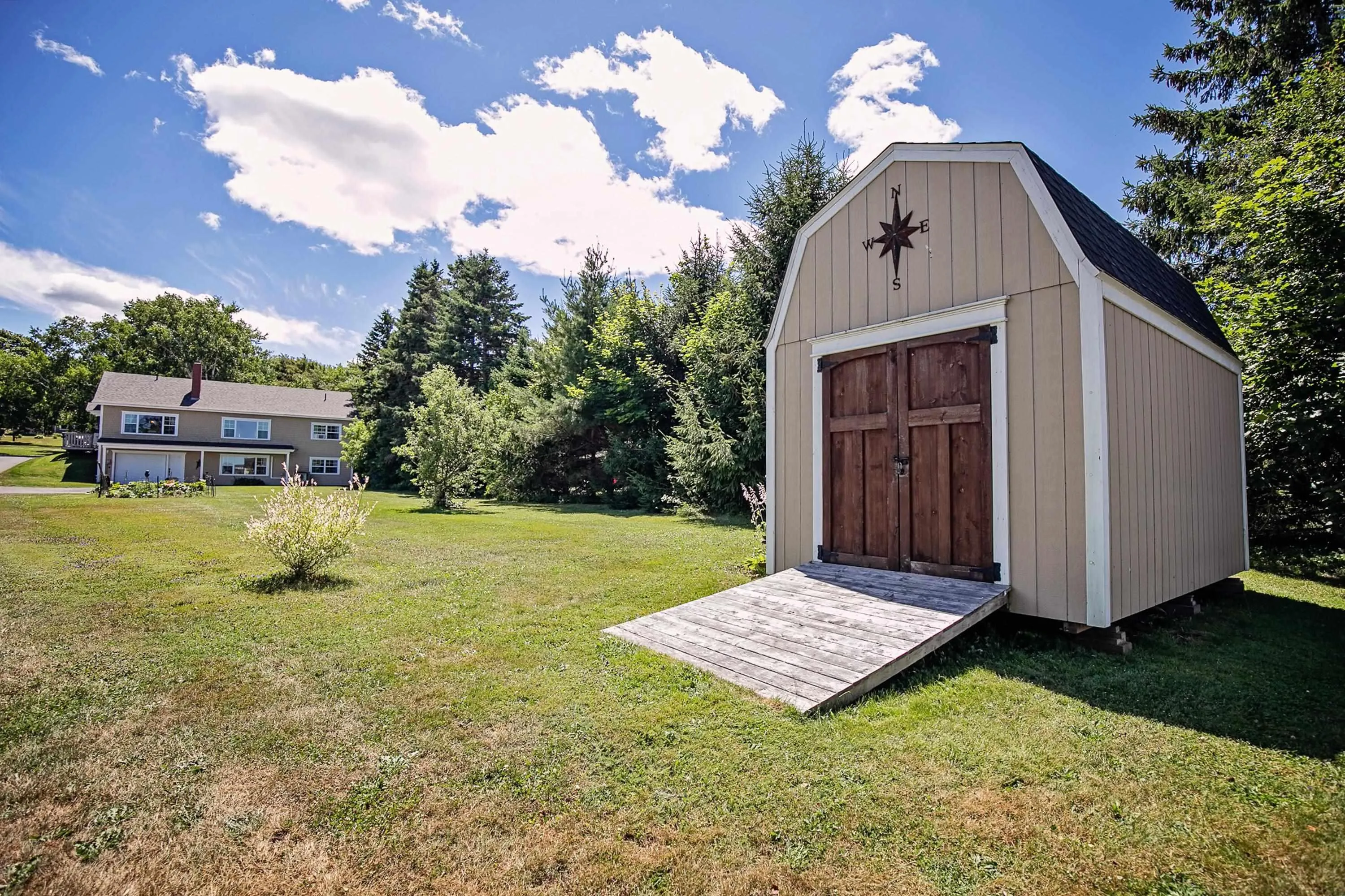 212 Victoria Street E, Amherst, NS B4H 1Y9, 4 Bedrooms Bedrooms, ,2 BathroomsBathrooms,Residential,For Sale,Victoria,202518515