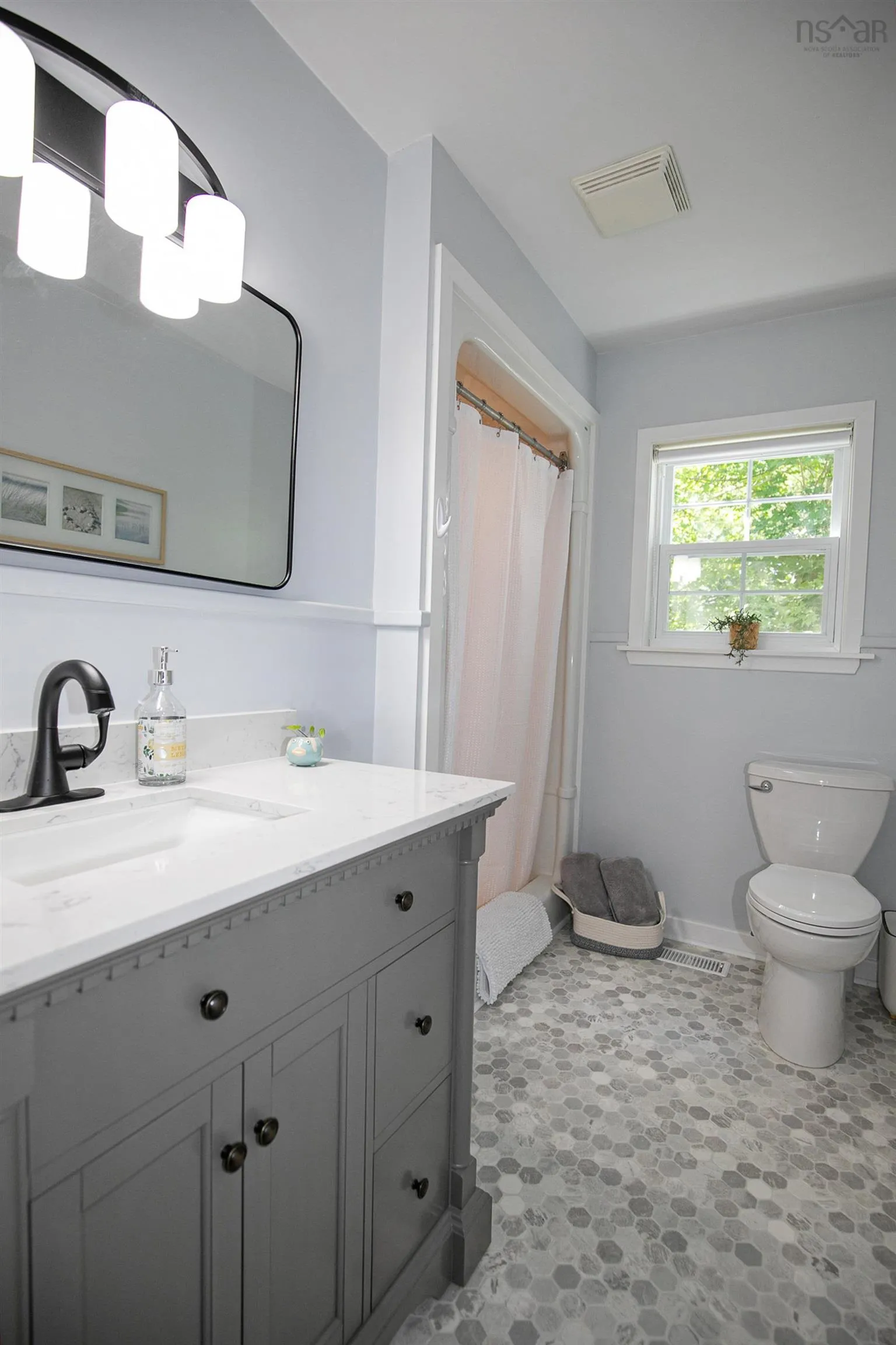 212 Victoria Street E, Amherst, NS B4H 1Y9, 4 Bedrooms Bedrooms, ,2 BathroomsBathrooms,Residential,For Sale,Victoria,202518515