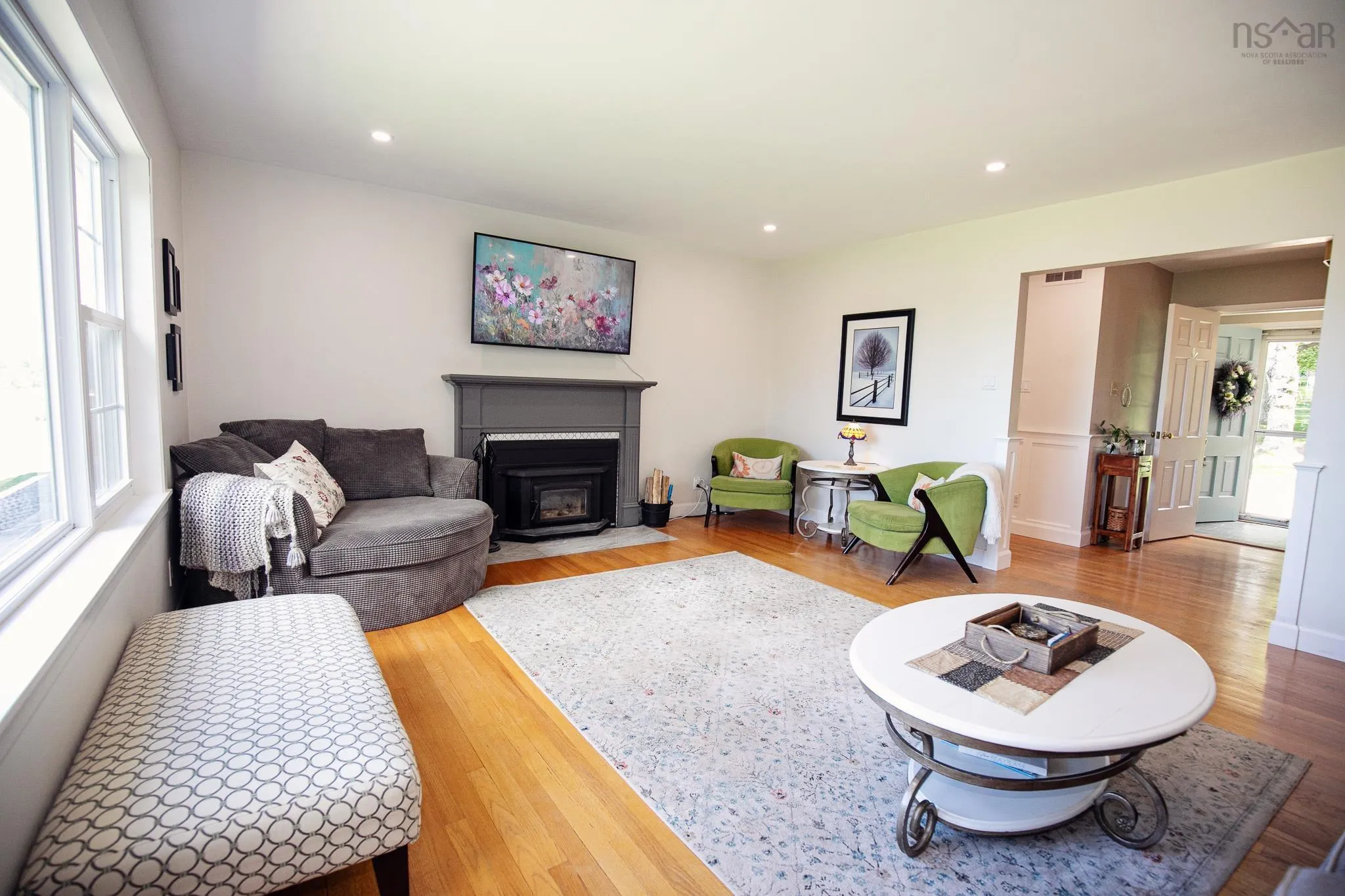 212 Victoria Street E, Amherst, NS B4H 1Y9, 4 Bedrooms Bedrooms, ,2 BathroomsBathrooms,Residential,For Sale,Victoria,202518515
