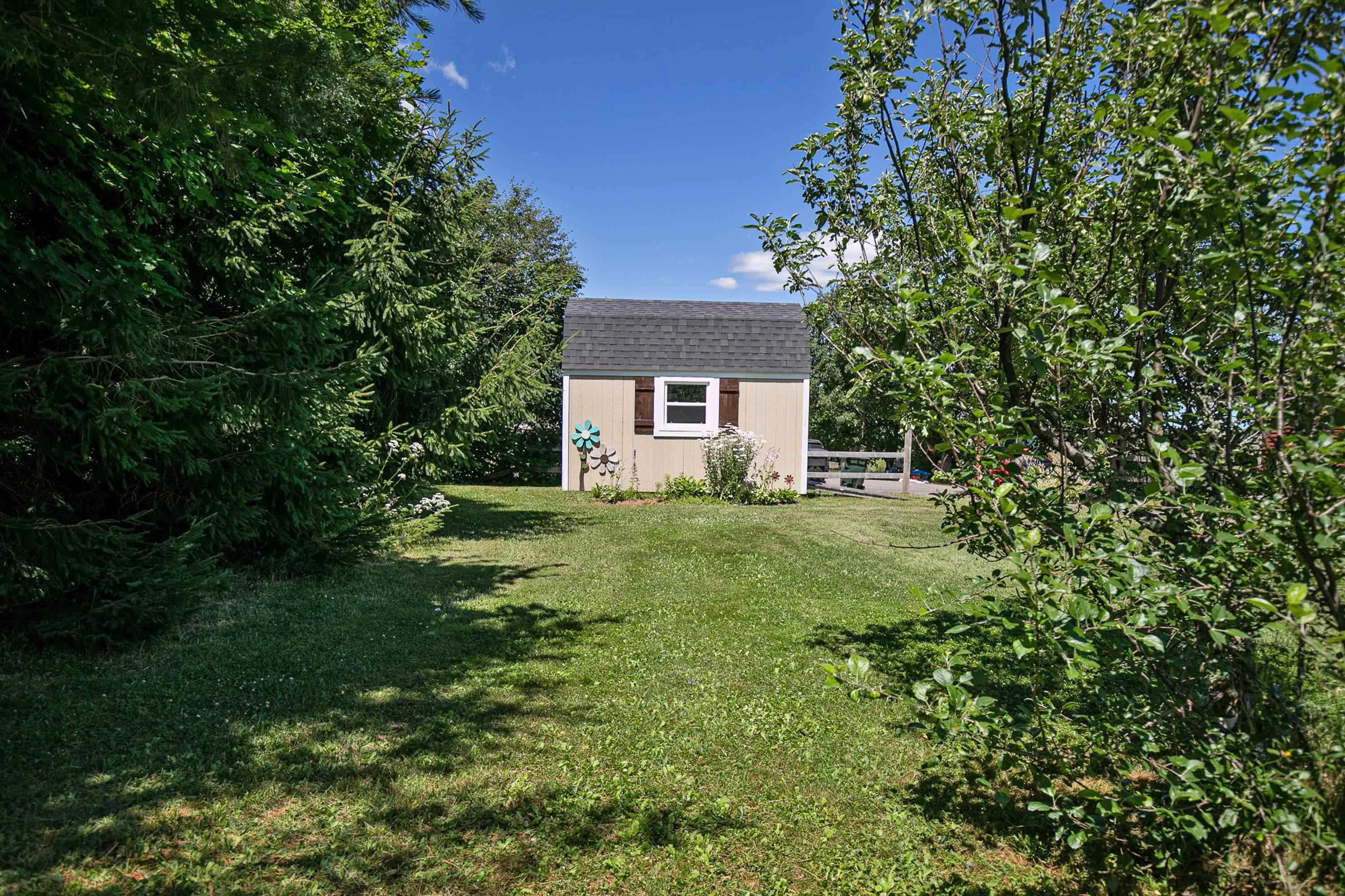 212 Victoria Street E, Amherst, NS B4H 1Y9, 4 Bedrooms Bedrooms, ,2 BathroomsBathrooms,Residential,For Sale,Victoria,202518515