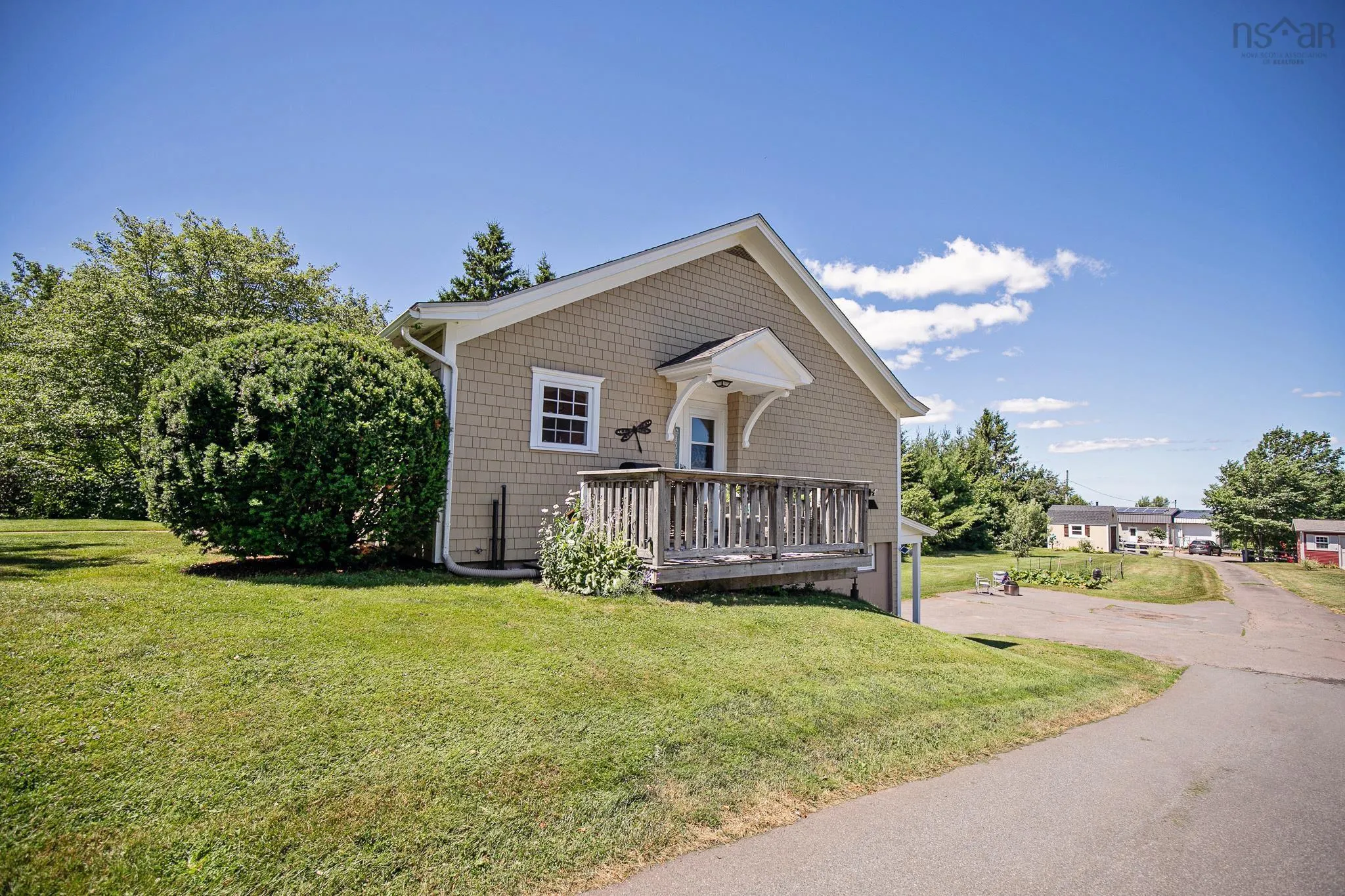 212 Victoria Street E, Amherst, NS B4H 1Y9, 4 Bedrooms Bedrooms, ,2 BathroomsBathrooms,Residential,For Sale,Victoria,202518515