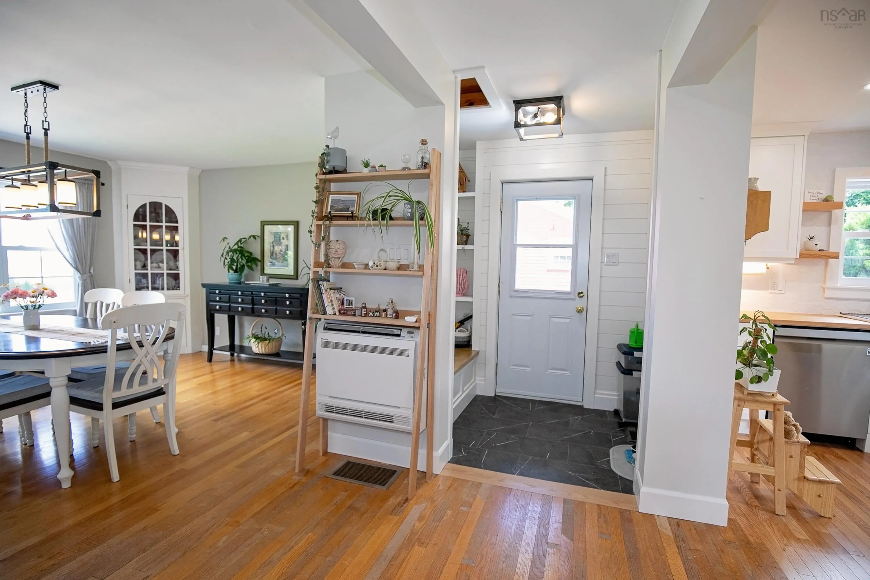 212 Victoria Street E, Amherst, NS B4H 1Y9, 4 Bedrooms Bedrooms, ,2 BathroomsBathrooms,Residential,For Sale,Victoria,202518515