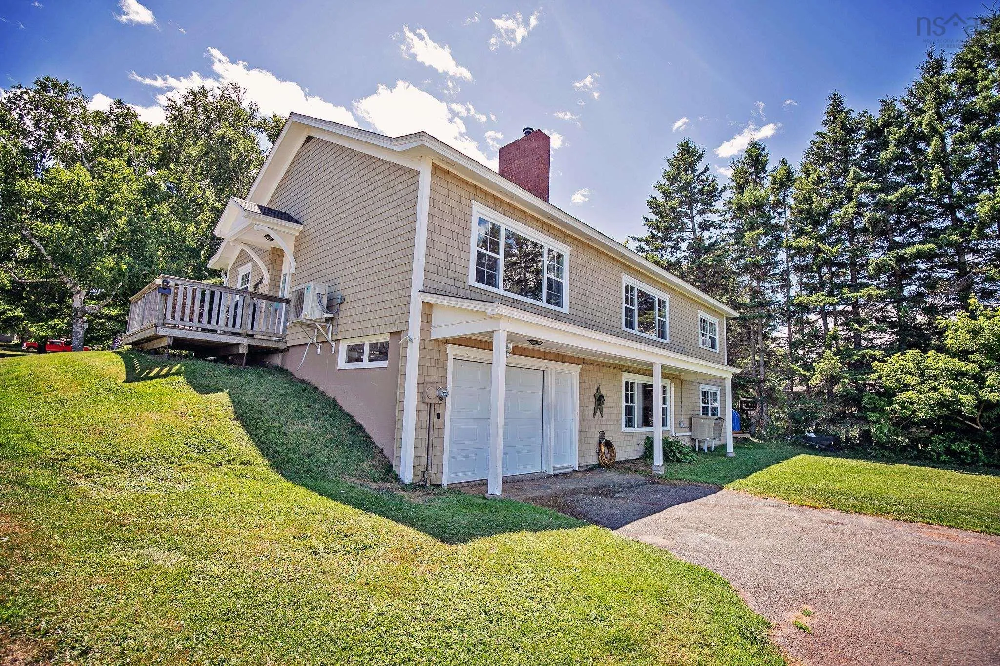 212 Victoria Street E, Amherst, NS B4H 1Y9, 4 Bedrooms Bedrooms, ,2 BathroomsBathrooms,Residential,For Sale,Victoria,202518515