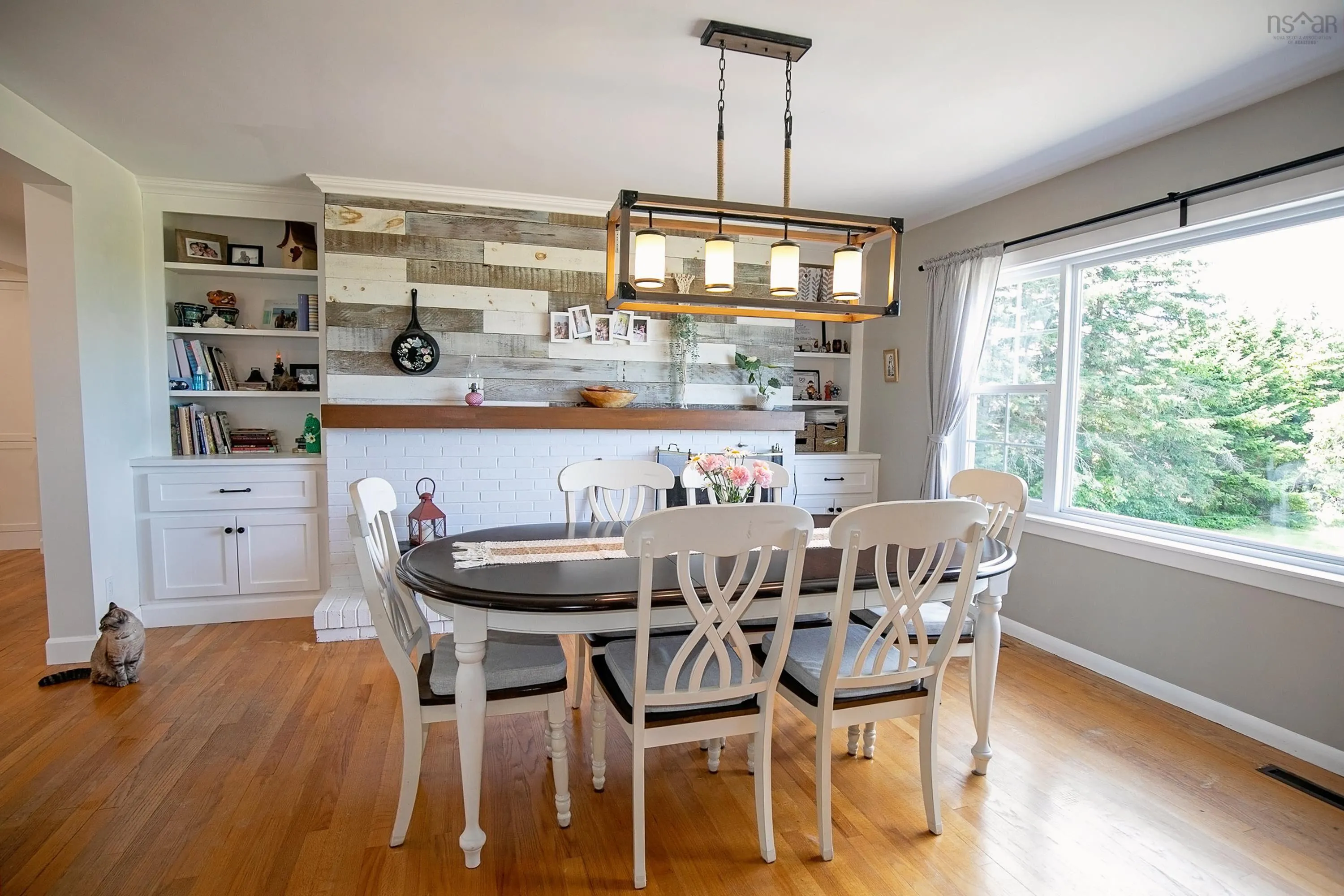 212 Victoria Street E, Amherst, NS B4H 1Y9, 4 Bedrooms Bedrooms, ,2 BathroomsBathrooms,Residential,For Sale,Victoria,202518515