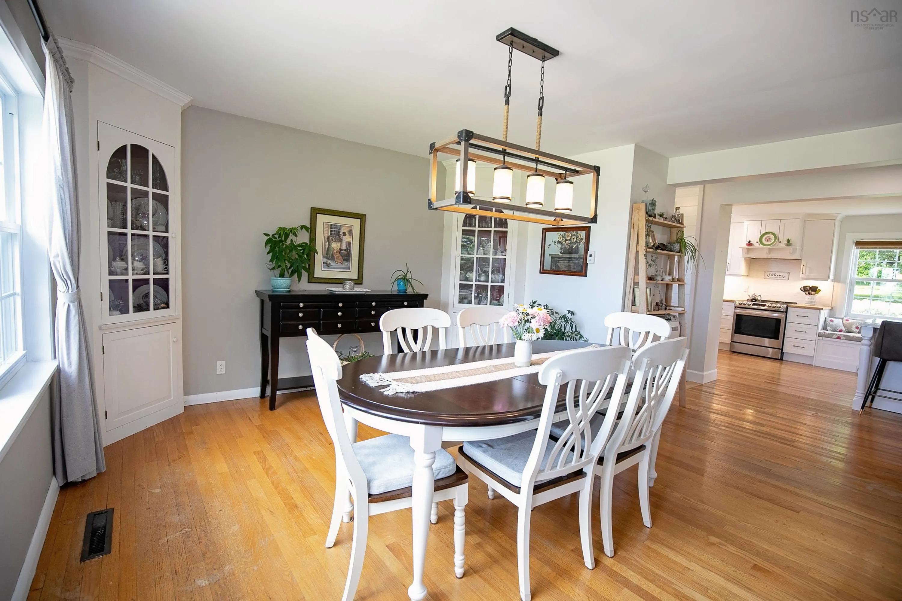 212 Victoria Street E, Amherst, NS B4H 1Y9, 4 Bedrooms Bedrooms, ,2 BathroomsBathrooms,Residential,For Sale,Victoria,202518515