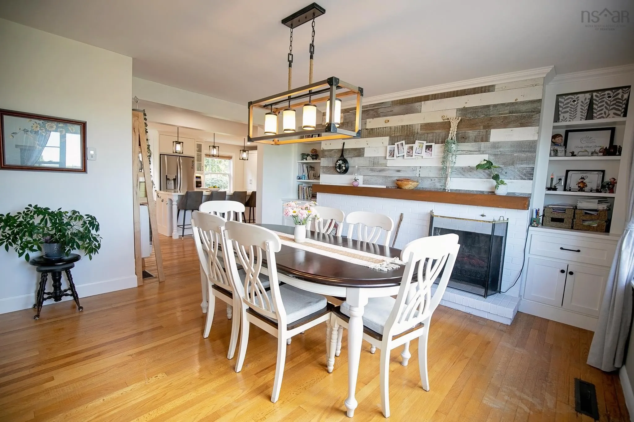 212 Victoria Street E, Amherst, NS B4H 1Y9, 4 Bedrooms Bedrooms, ,2 BathroomsBathrooms,Residential,For Sale,Victoria,202518515