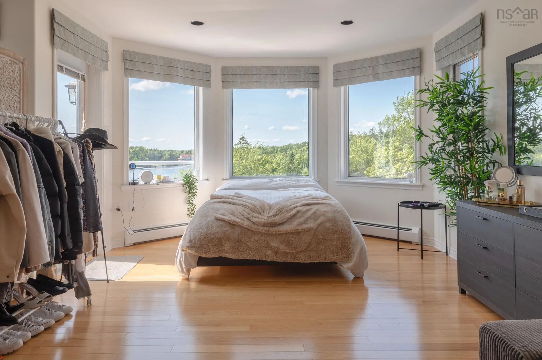 47 Long Lake Drive, Kingswood, NS B4B 1K6, 8 Bedrooms Bedrooms, ,6 BathroomsBathrooms,Residential,For Sale,Long Lake,202522521