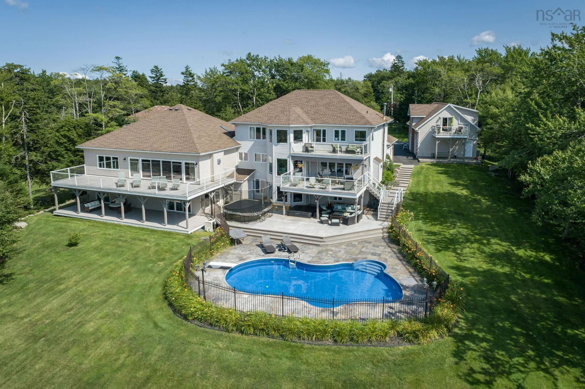 47 Long Lake Drive, Kingswood, NS B4B 1K6, 8 Bedrooms Bedrooms, ,6 BathroomsBathrooms,Residential,For Sale,Long Lake,202522521