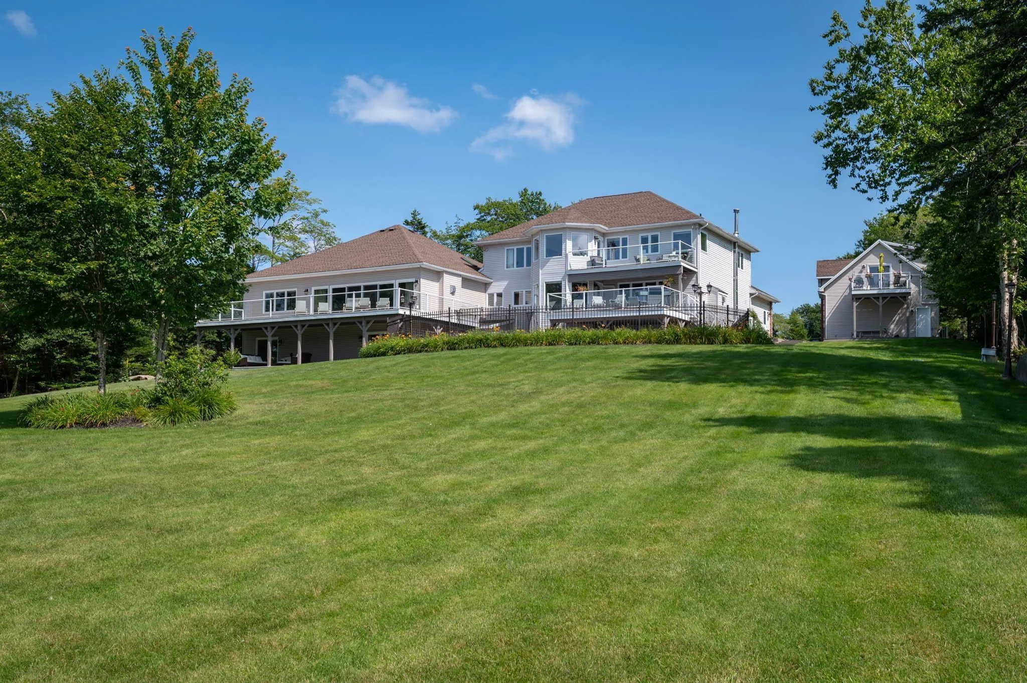 47 Long Lake Drive, Kingswood, NS B4B 1K6, 8 Bedrooms Bedrooms, ,6 BathroomsBathrooms,Residential,For Sale,Long Lake,202522521