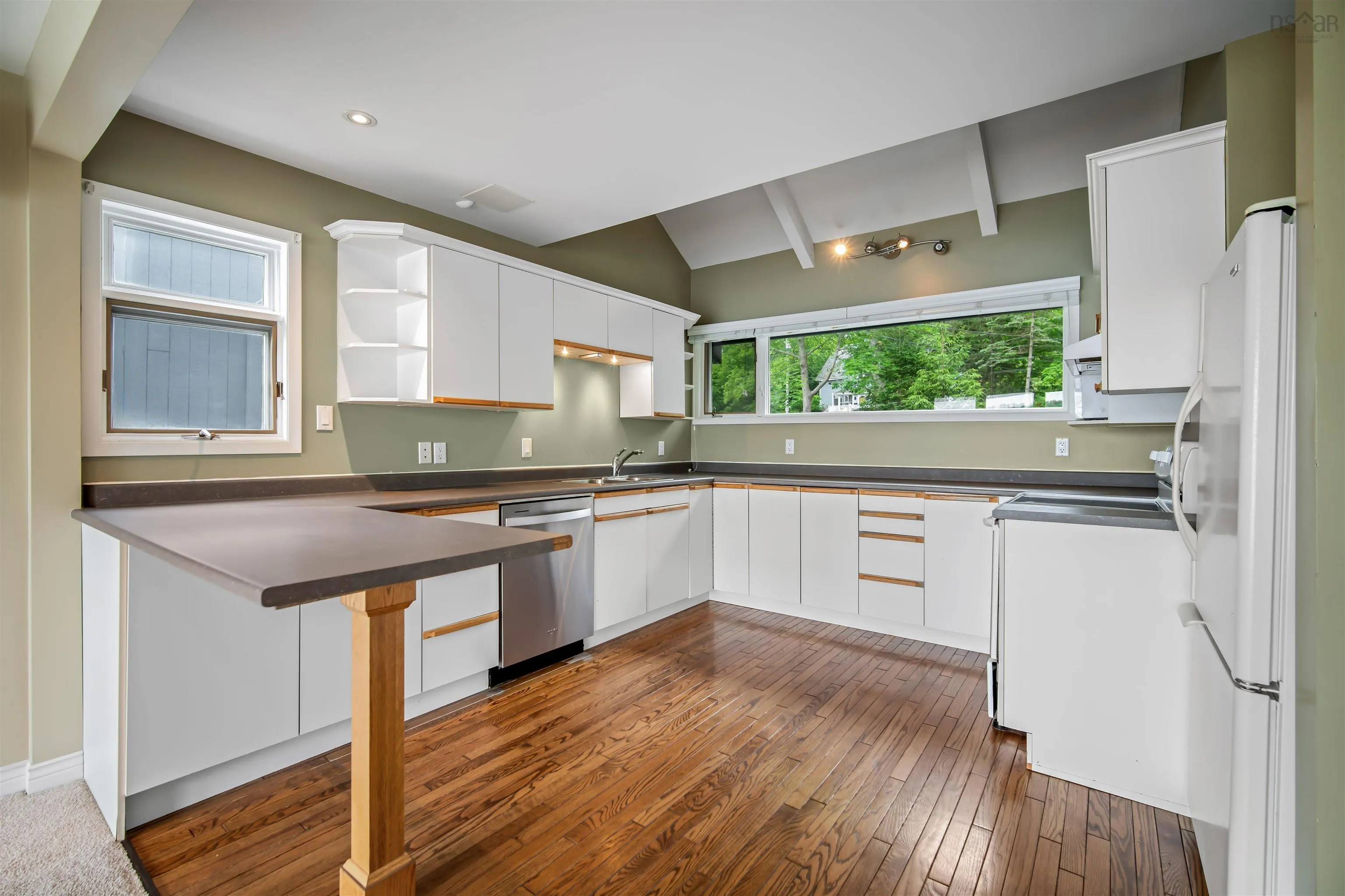 353 1 Shore Drive, Bedford, NS B4A 2C7, 2 Bedrooms Bedrooms, ,2 BathroomsBathrooms,Residential,For Sale,Shore,202515693