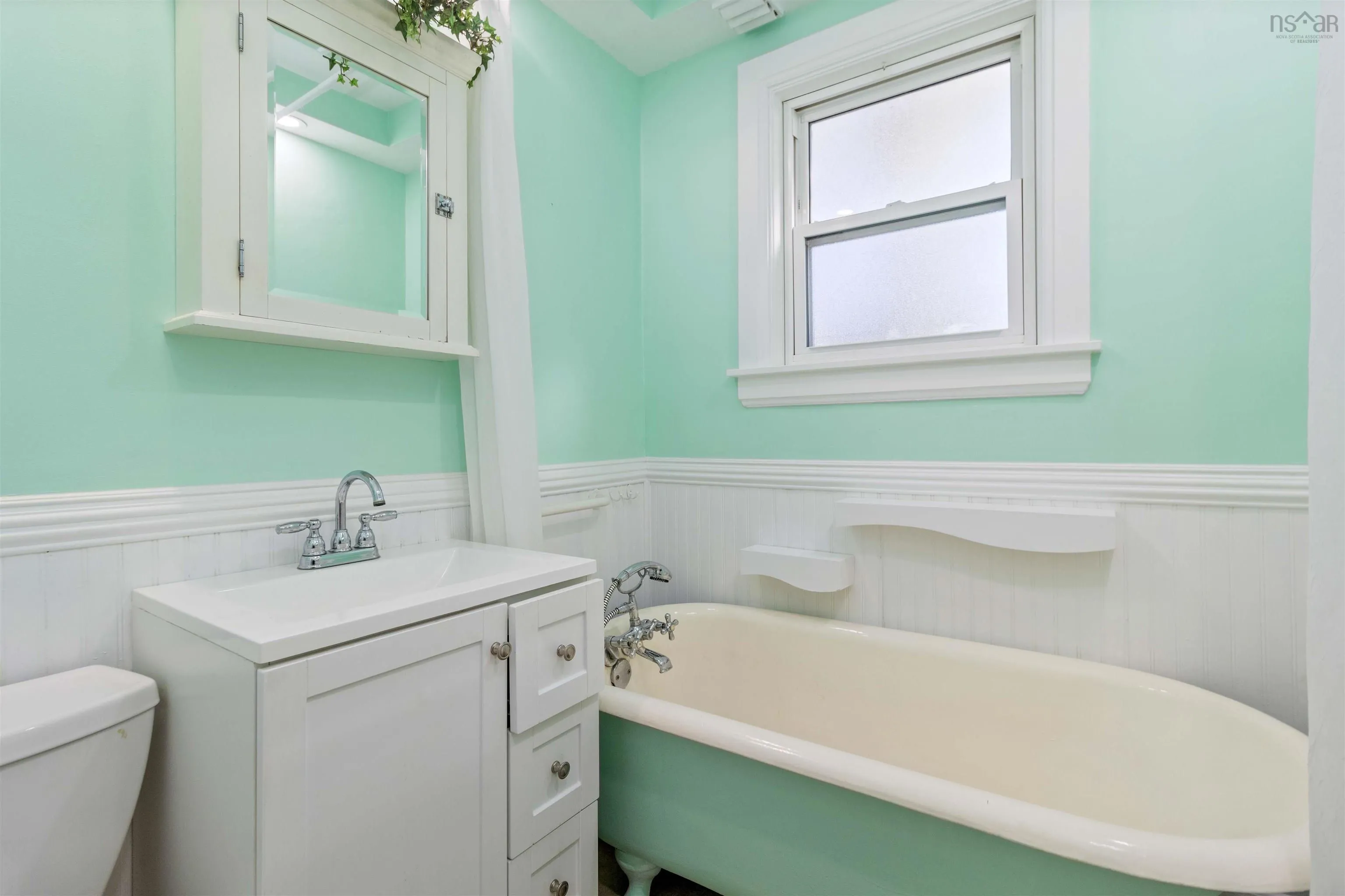 132 Victoria Road, Dartmouth, NS B3A 1V6, 4 Bedrooms Bedrooms, ,Residential Income,For Sale,Victoria,202524692