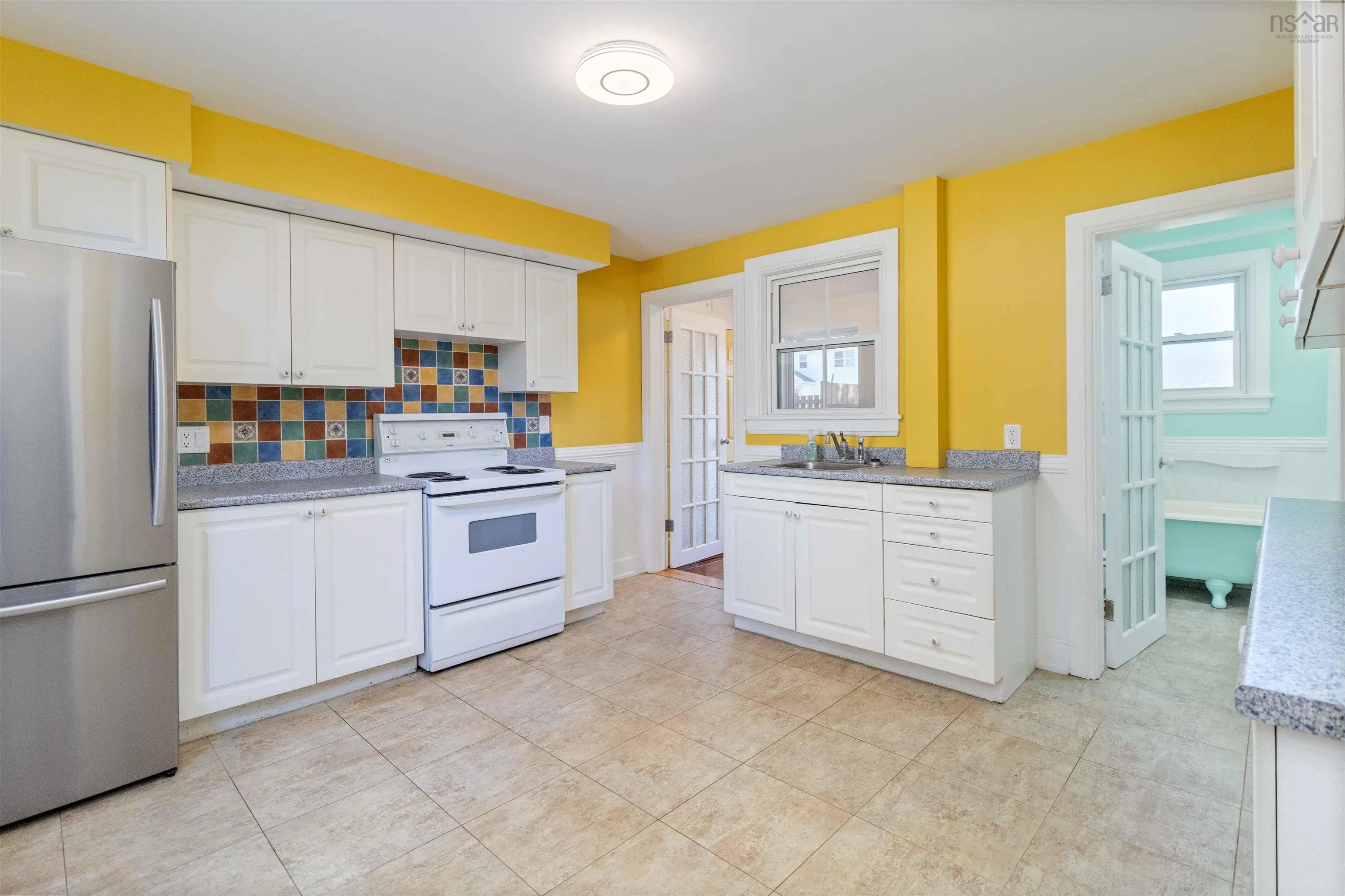 132 Victoria Road, Dartmouth, NS B3A 1V6, 4 Bedrooms Bedrooms, ,Residential Income,For Sale,Victoria,202524692