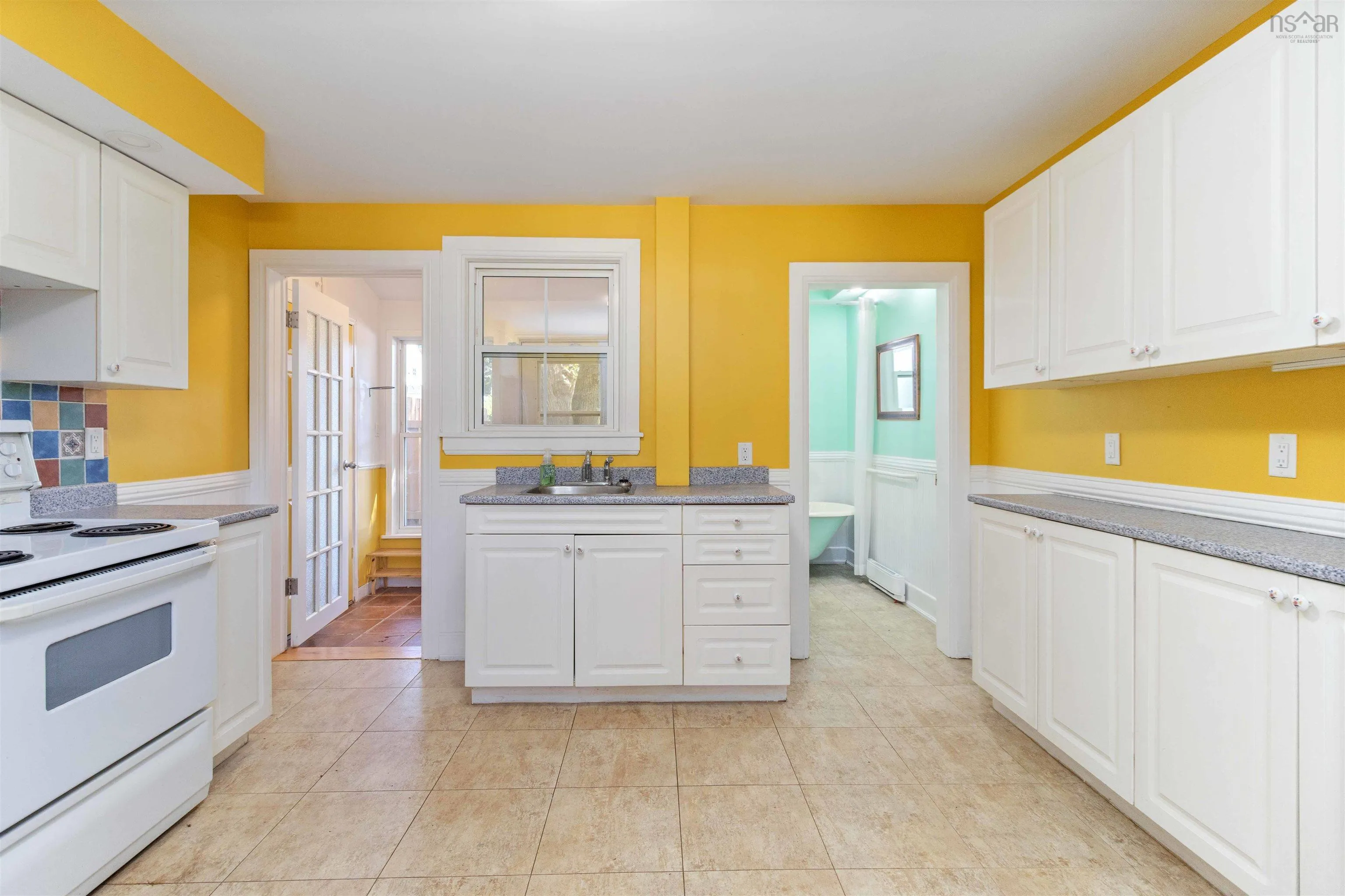 132 Victoria Road, Dartmouth, NS B3A 1V6, 4 Bedrooms Bedrooms, ,Residential Income,For Sale,Victoria,202524692