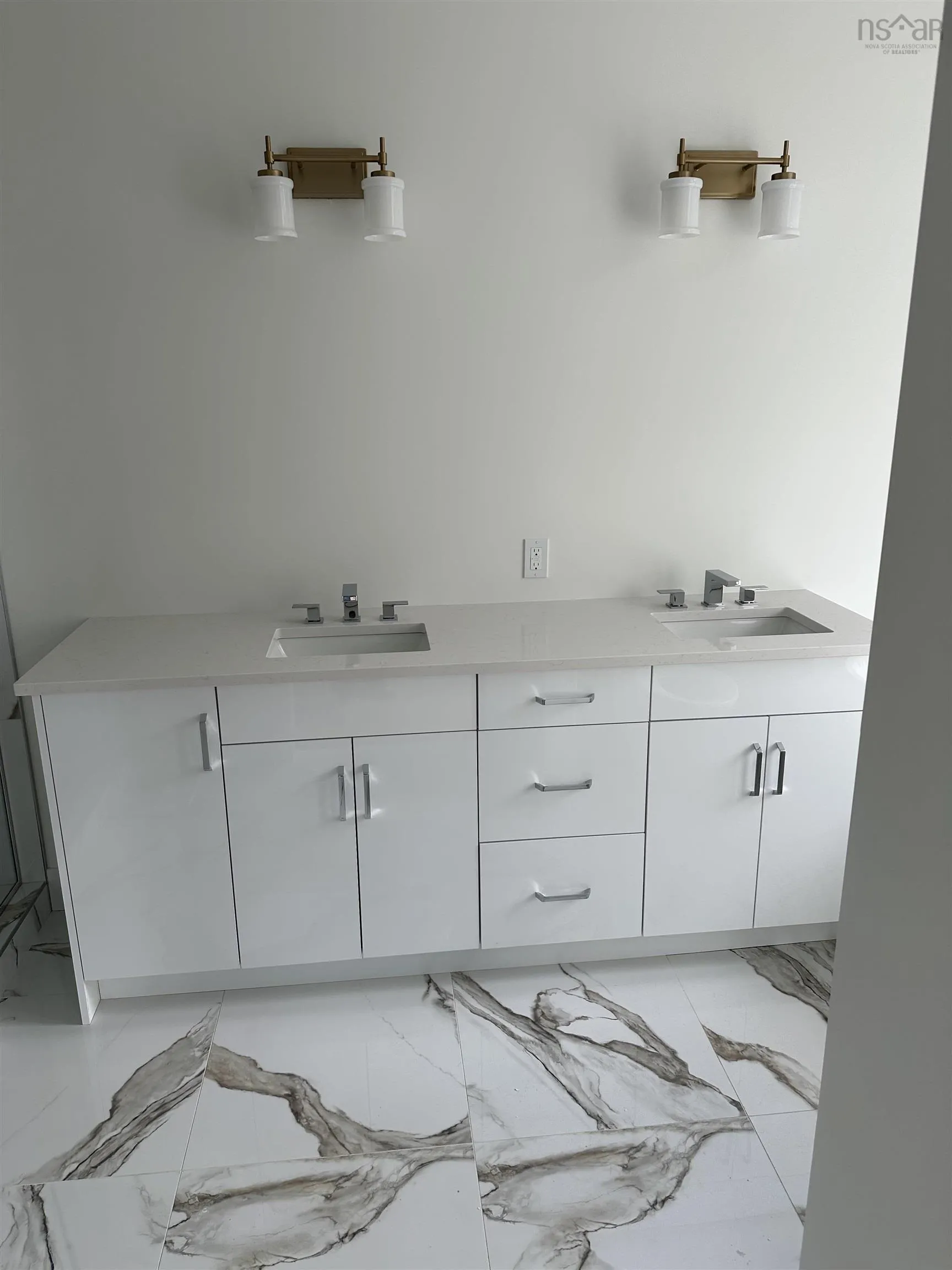 368 Shore Drive, Bedford, NS B4A 2C6, 4 Bedrooms Bedrooms, ,5 BathroomsBathrooms,Residential,For Sale,Shore,202522527