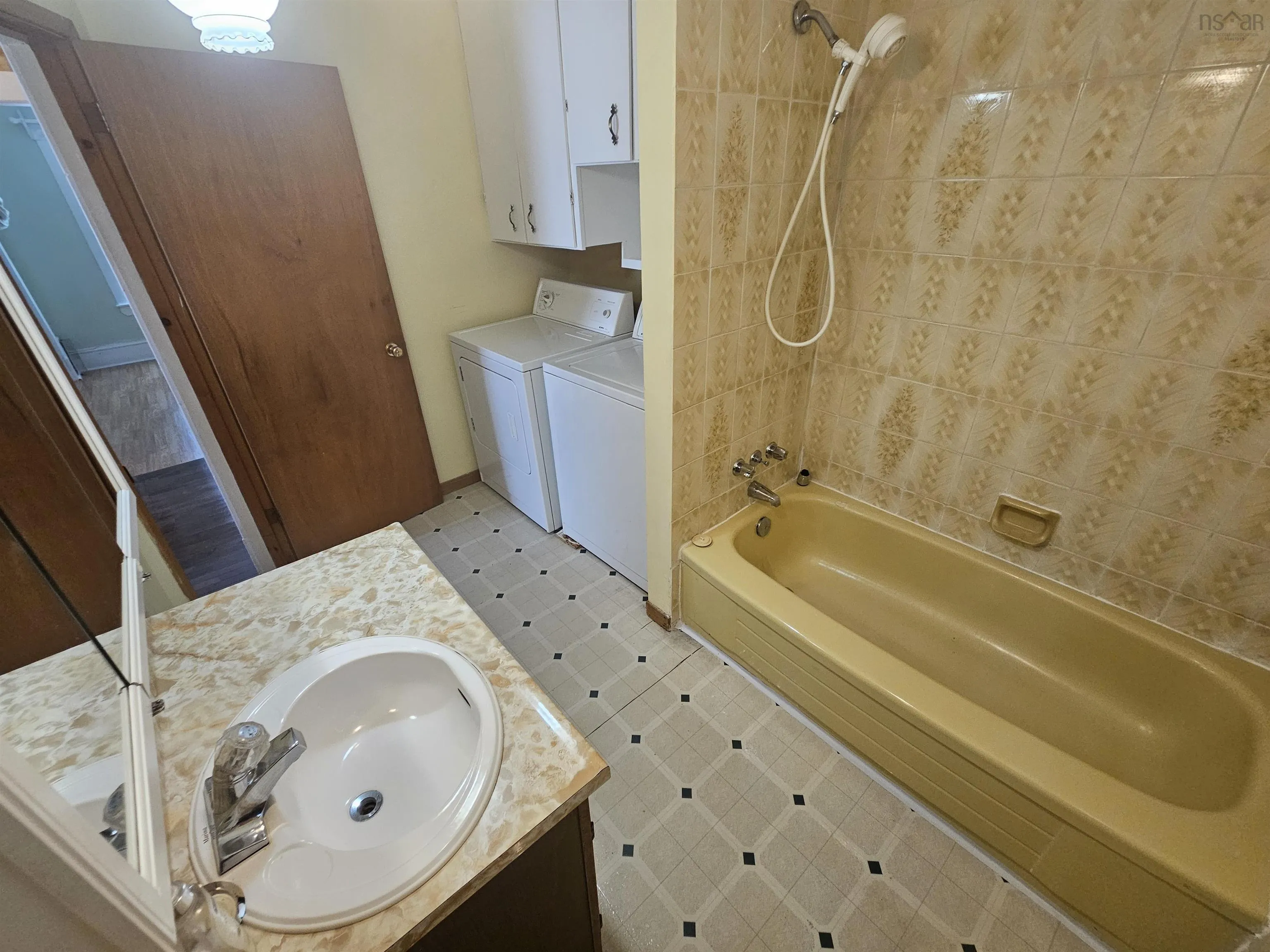 2 Dickey Street, Amherst, NS B4H 2H6, 3 Bedrooms Bedrooms, ,1 BathroomBathrooms,Residential,For Sale,Dickey,202518916
