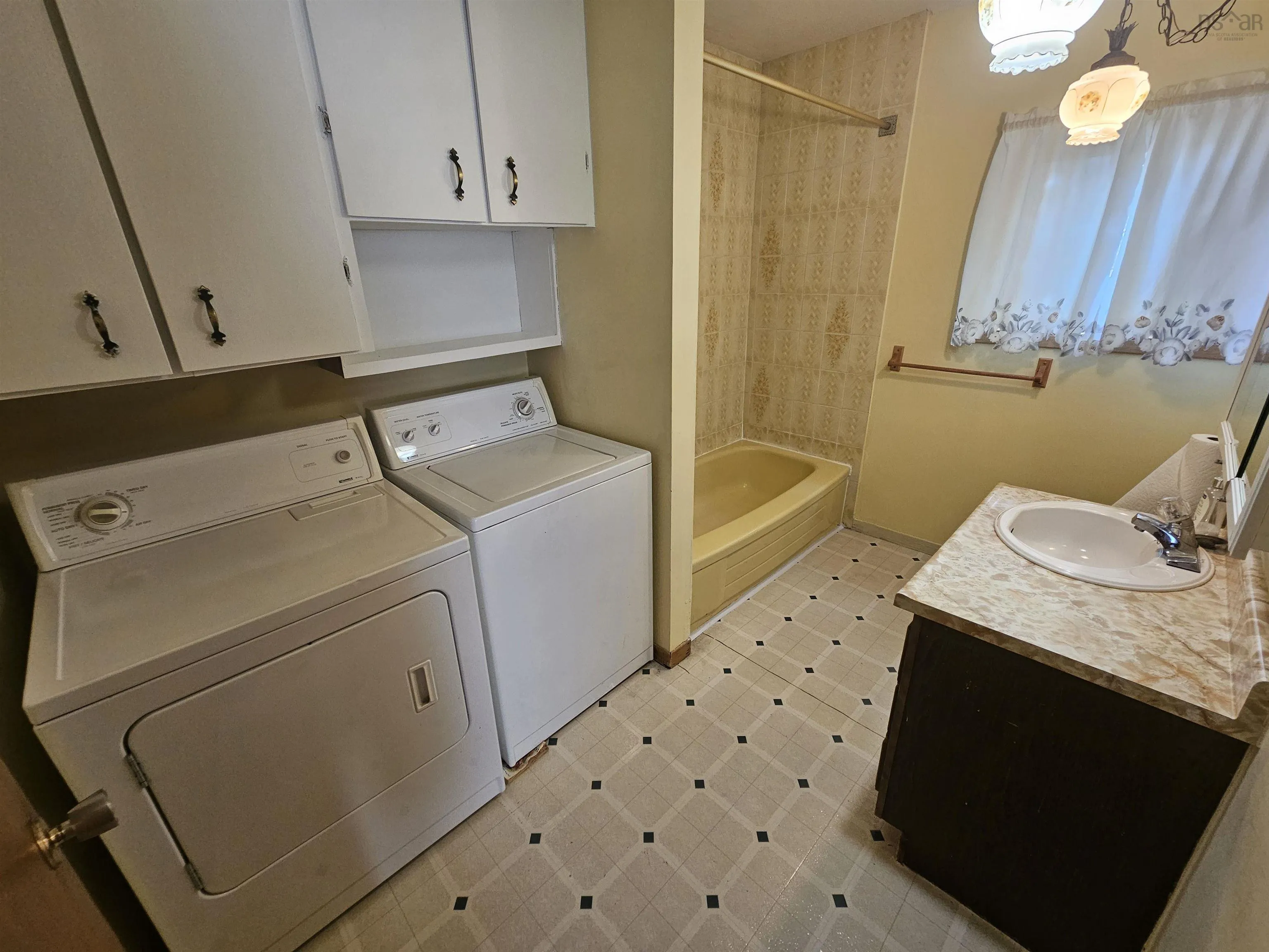 2 Dickey Street, Amherst, NS B4H 2H6, 3 Bedrooms Bedrooms, ,1 BathroomBathrooms,Residential,For Sale,Dickey,202518916
