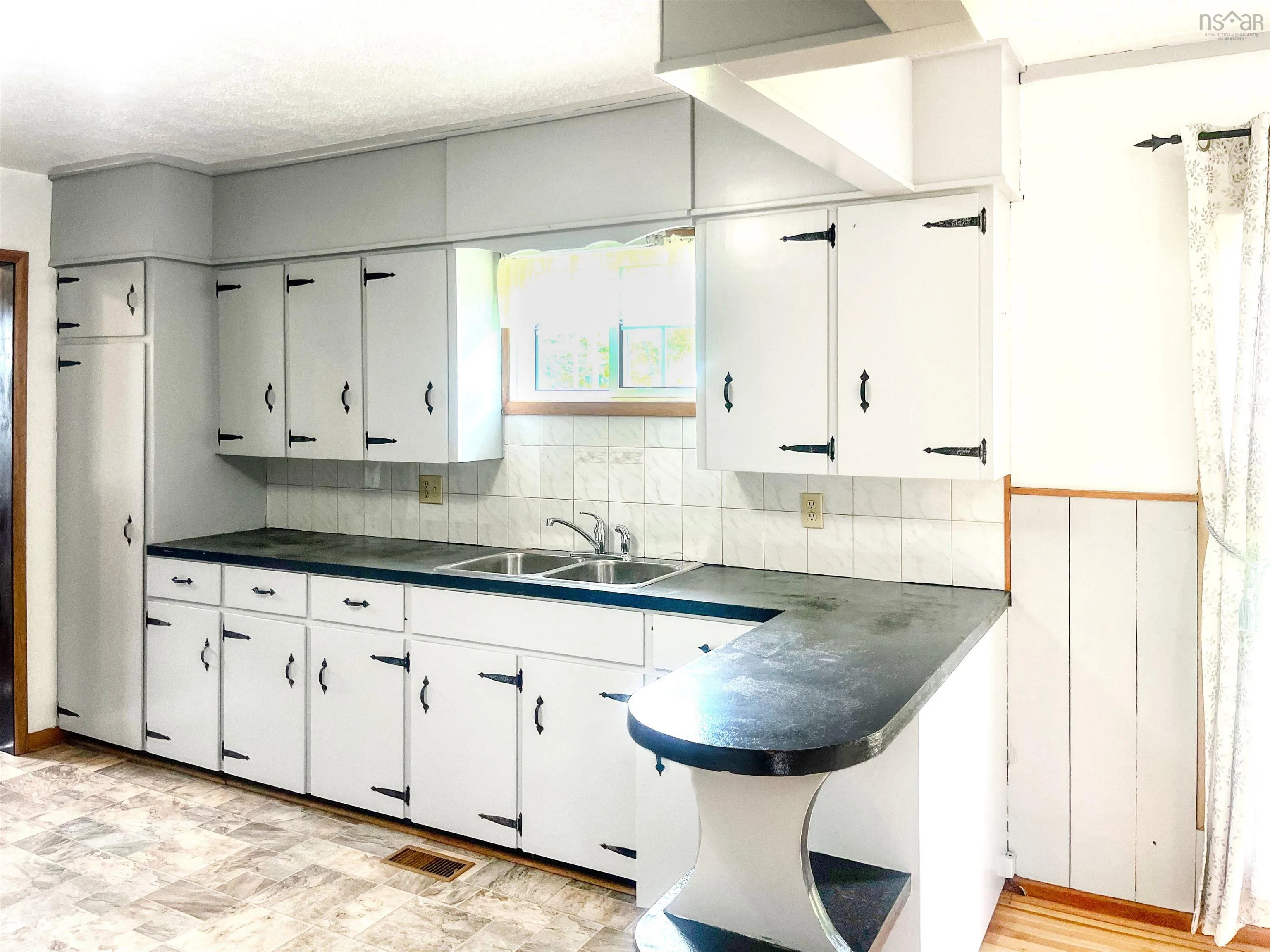 96 Landry Lane, Sampsonville, NS B0E 3B0, 3 Bedrooms Bedrooms, ,1 BathroomBathrooms,Residential,For Sale,Landry,202522757