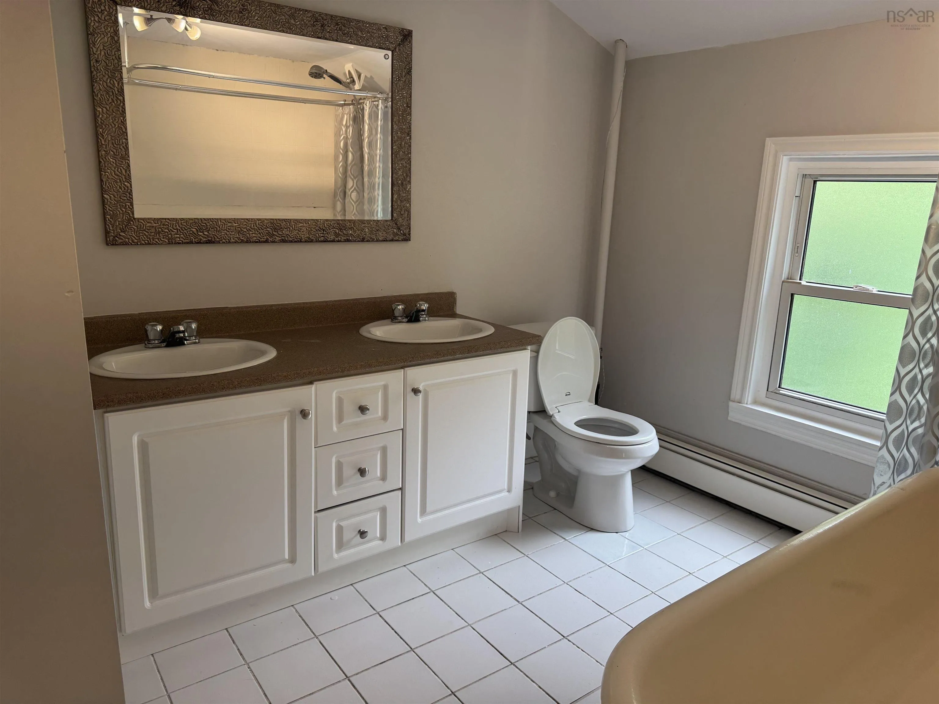 10 North Street, Bedford, NS B4A 2M9, 3 Bedrooms Bedrooms, ,2 BathroomsBathrooms,Residential,For Sale,North,202515951