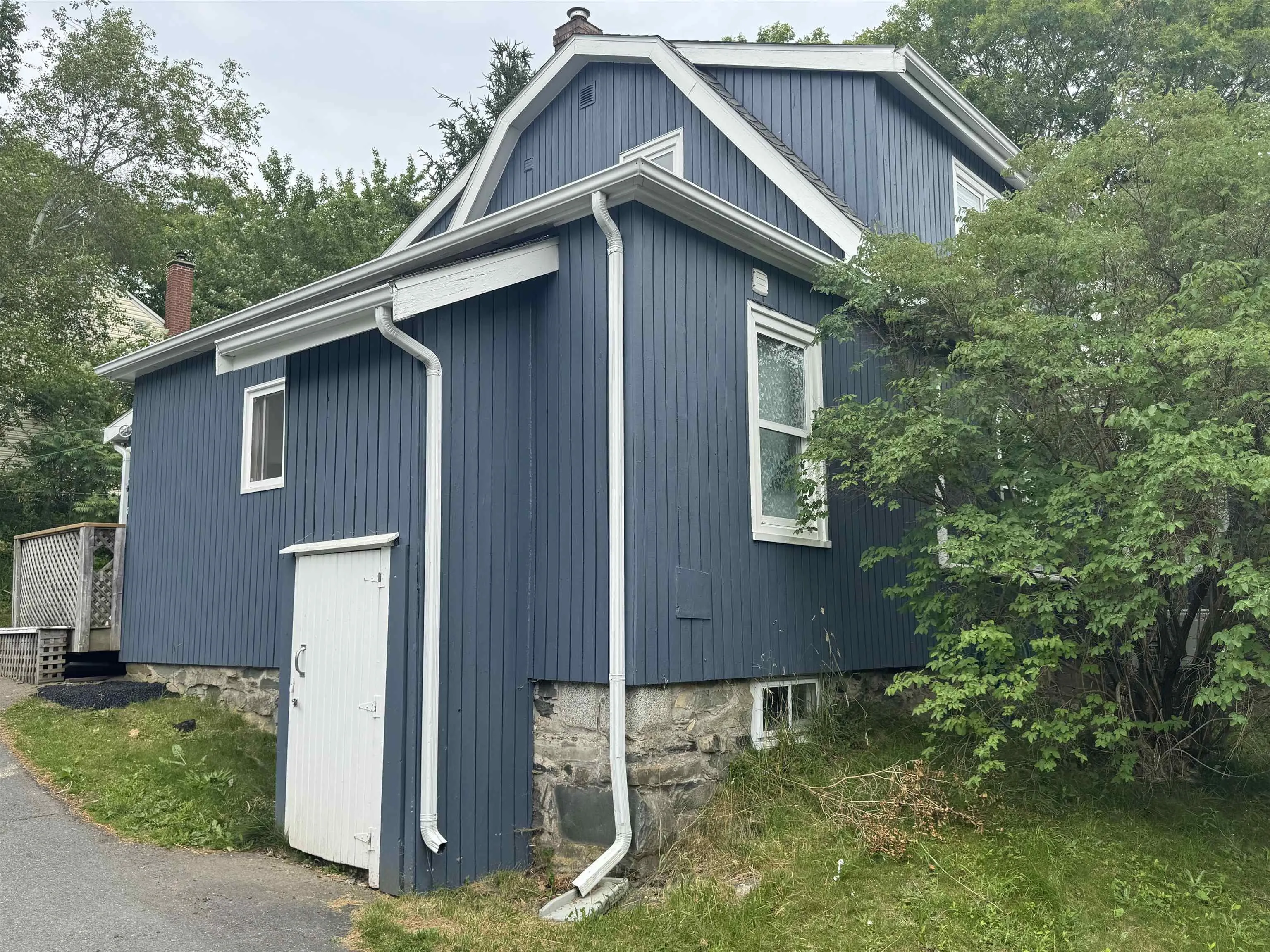 10 North Street, Bedford, NS B4A 2M9, 3 Bedrooms Bedrooms, ,2 BathroomsBathrooms,Residential,For Sale,North,202515951