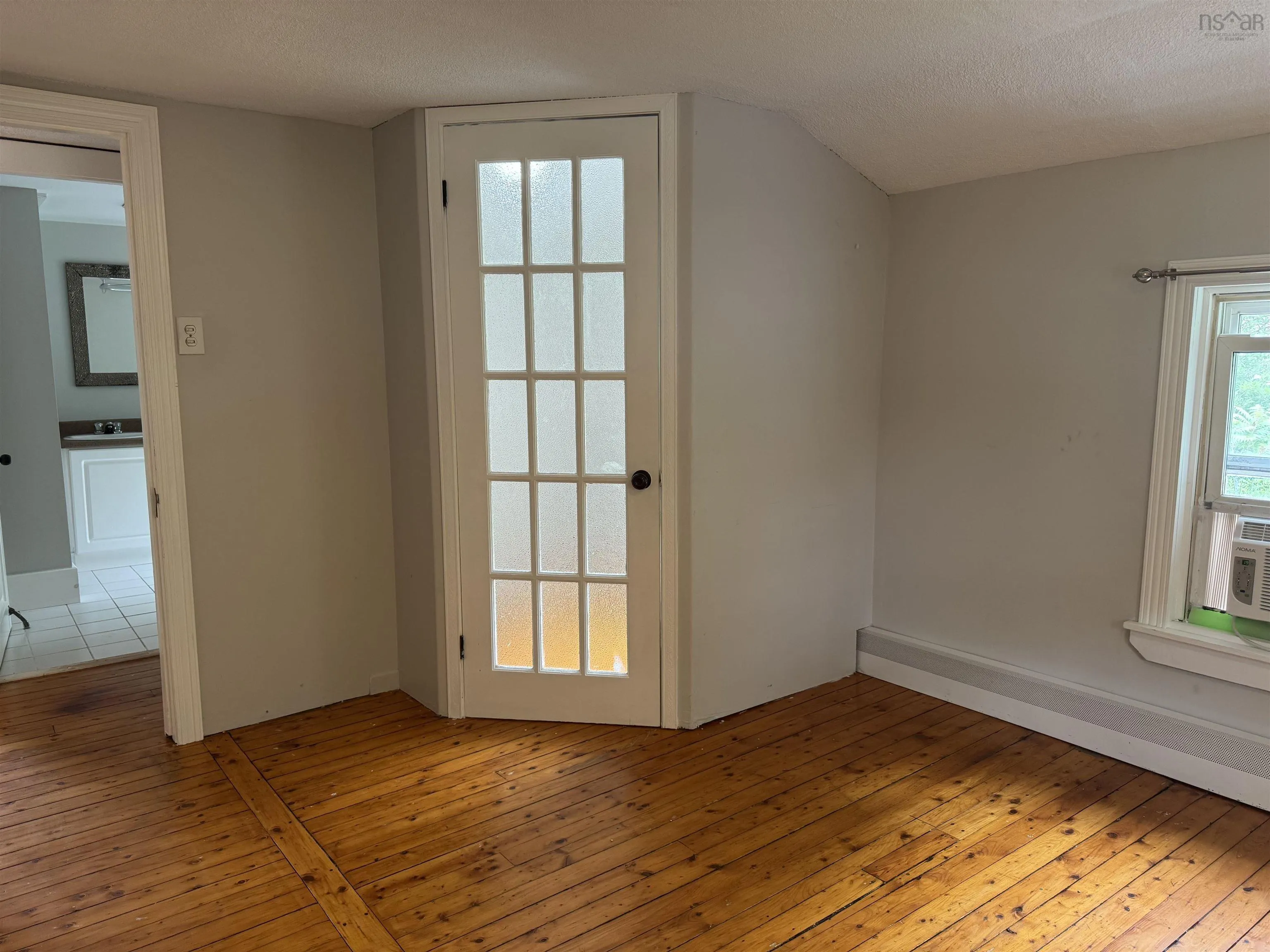 10 North Street, Bedford, NS B4A 2M9, 3 Bedrooms Bedrooms, ,2 BathroomsBathrooms,Residential,For Sale,North,202515951