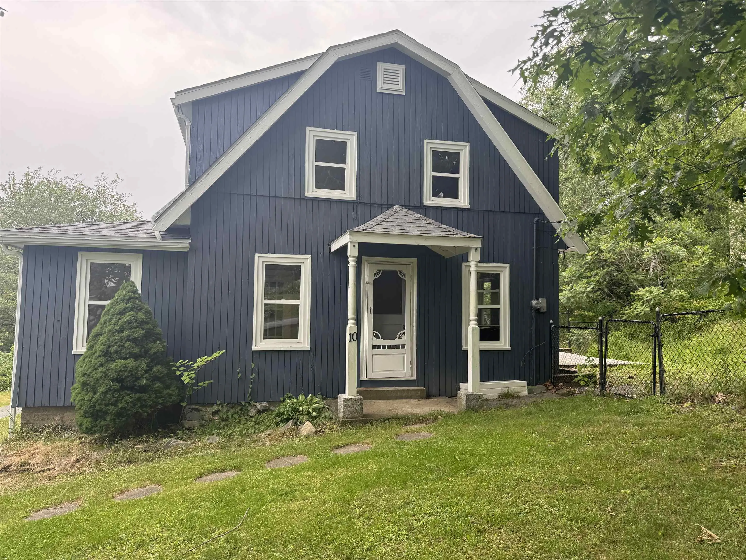 10 North Street, Bedford, NS B4A 2M9, 3 Bedrooms Bedrooms, ,2 BathroomsBathrooms,Residential,For Sale,North,202515951