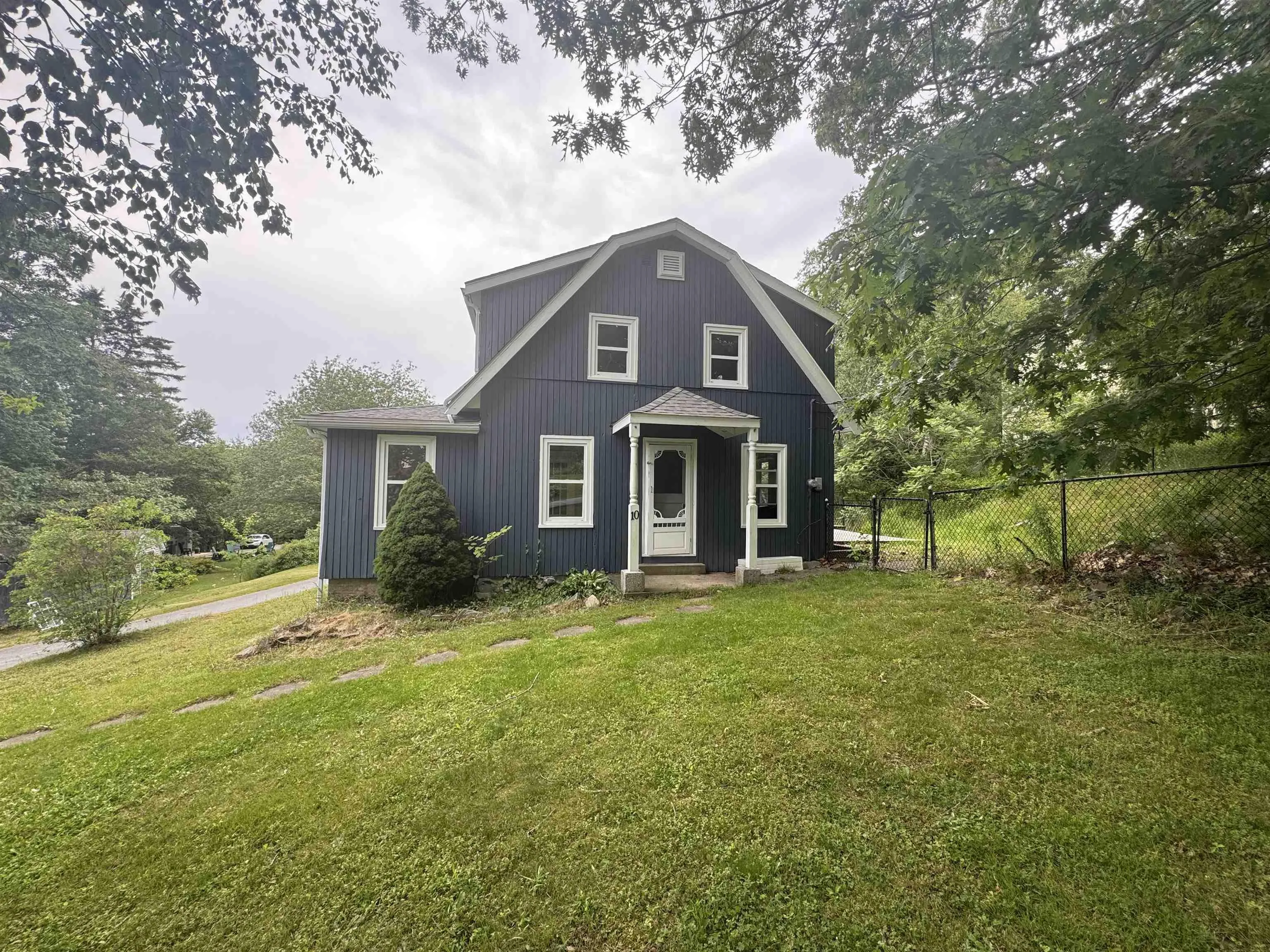 10 North Street, Bedford, NS B4A 2M9, 3 Bedrooms Bedrooms, ,2 BathroomsBathrooms,Residential,For Sale,North,202515951