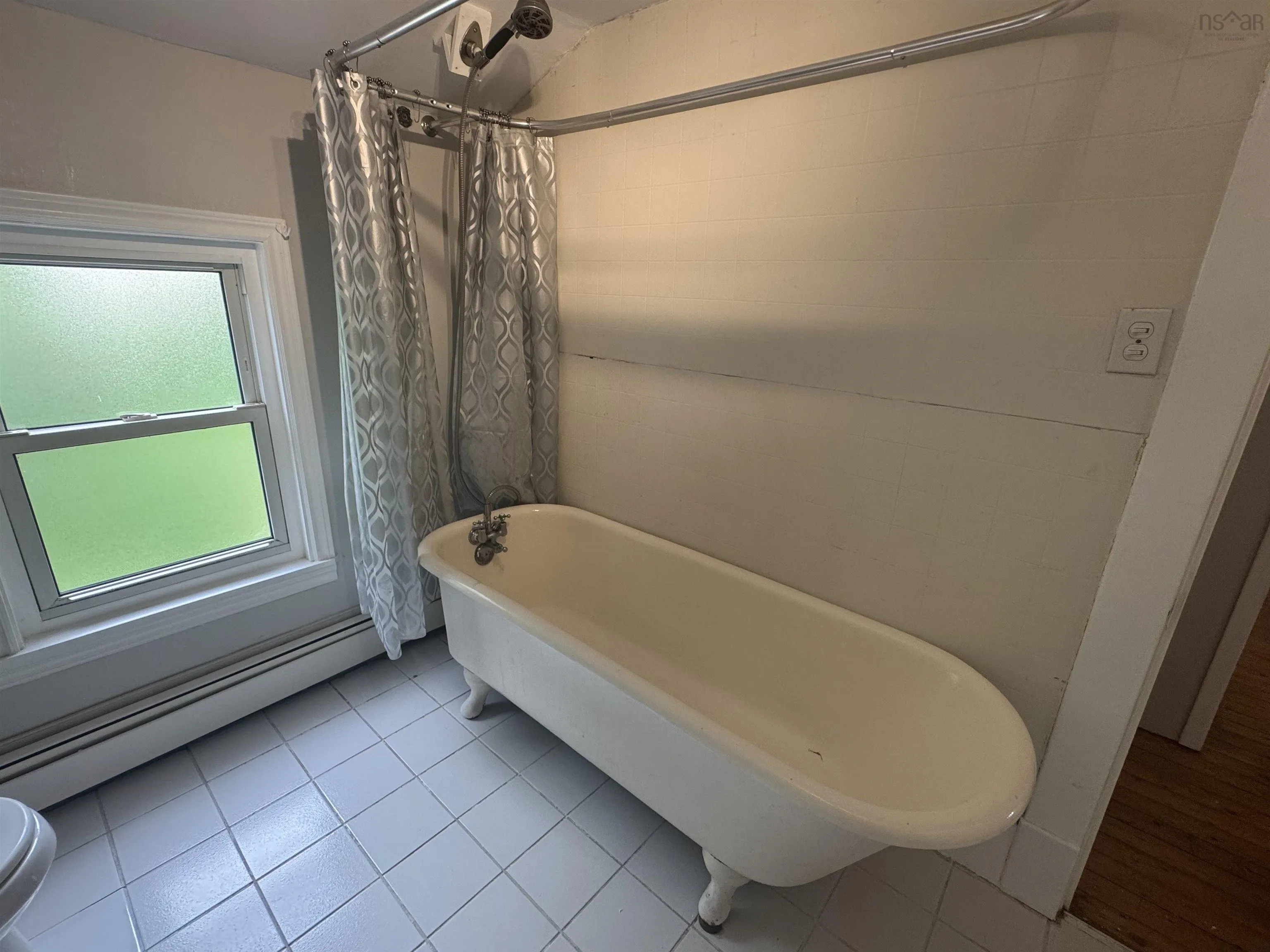 10 North Street, Bedford, NS B4A 2M9, 3 Bedrooms Bedrooms, ,2 BathroomsBathrooms,Residential,For Sale,North,202515951