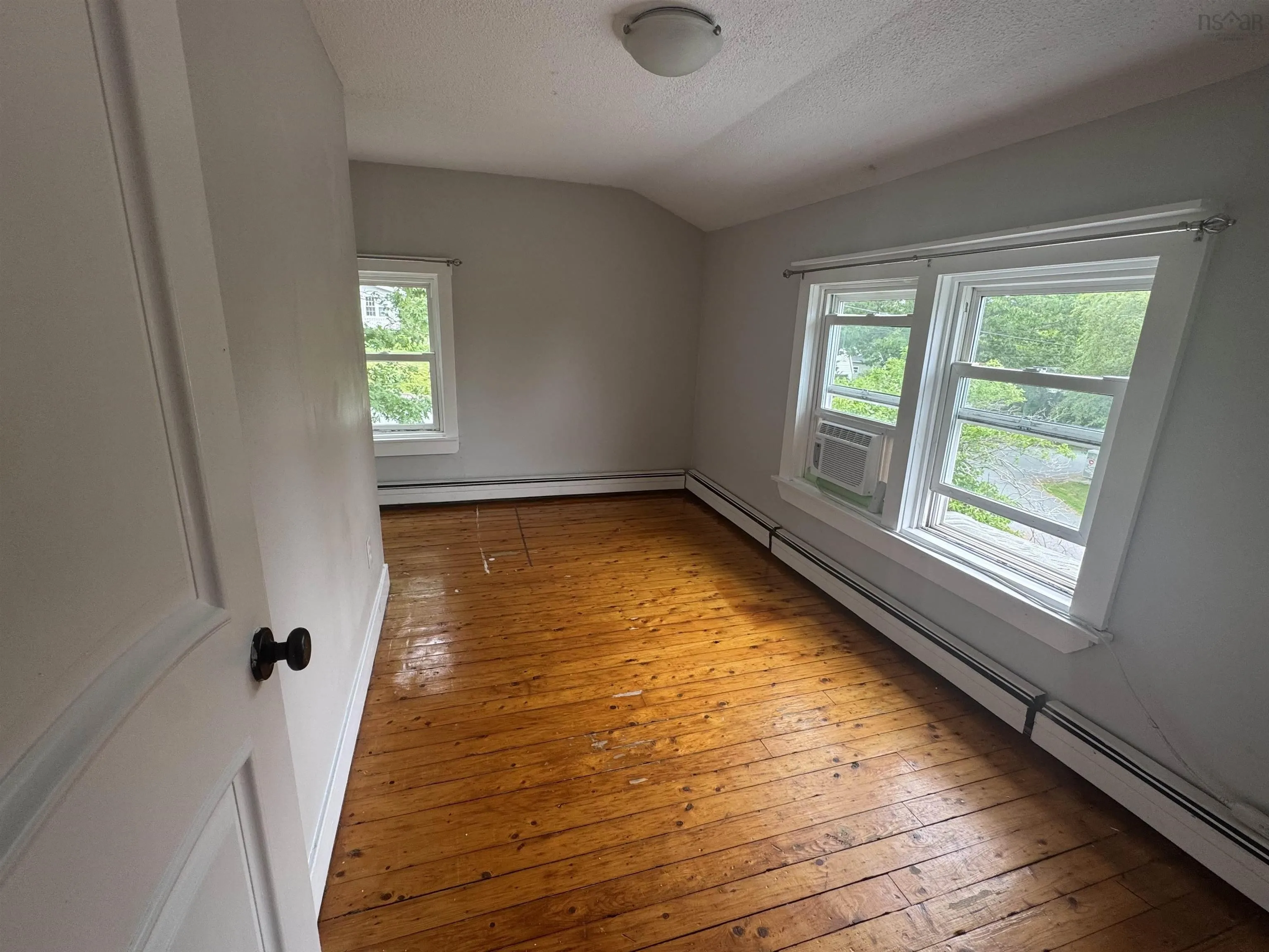 10 North Street, Bedford, NS B4A 2M9, 3 Bedrooms Bedrooms, ,2 BathroomsBathrooms,Residential,For Sale,North,202515951