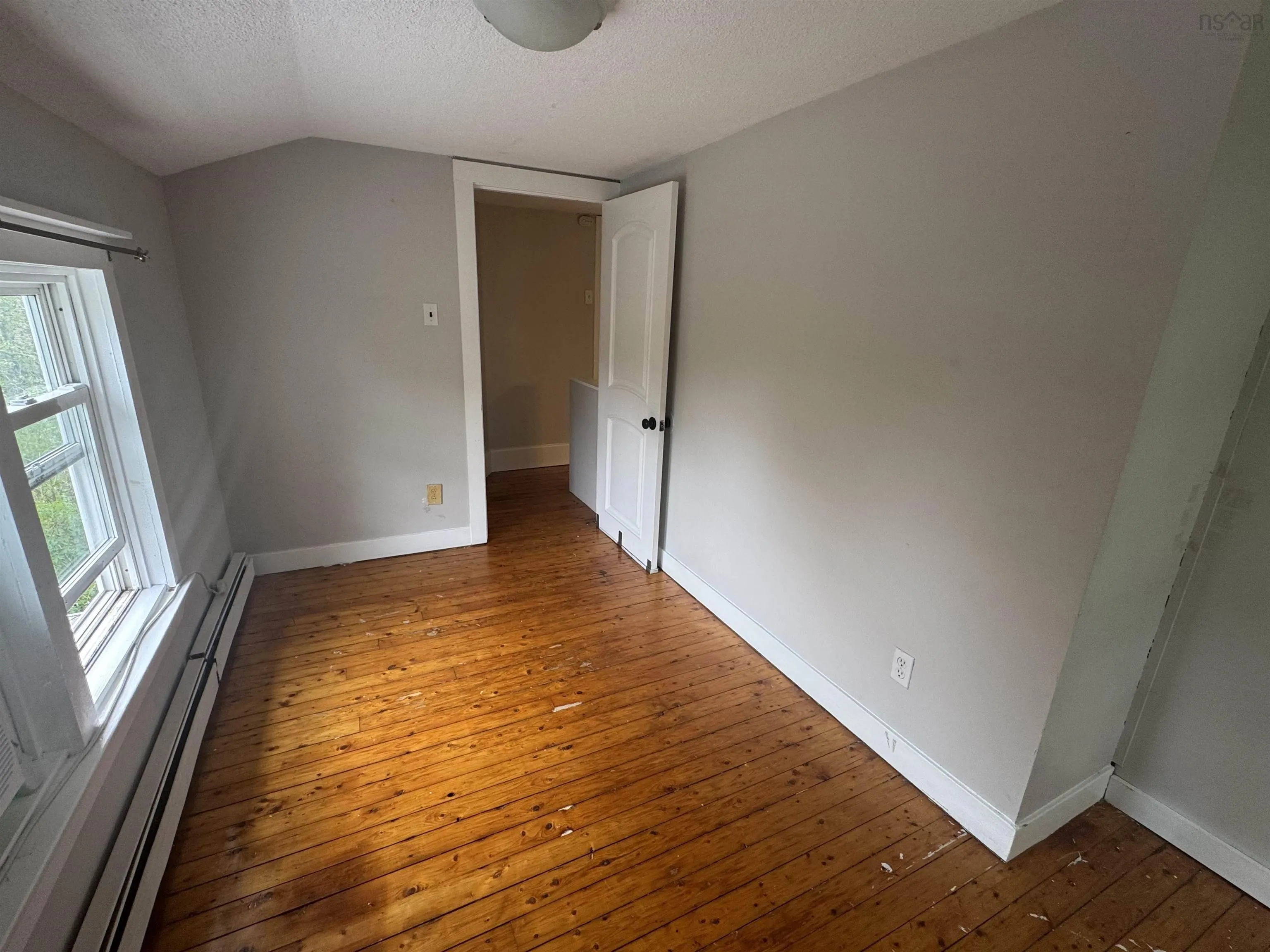 10 North Street, Bedford, NS B4A 2M9, 3 Bedrooms Bedrooms, ,2 BathroomsBathrooms,Residential,For Sale,North,202515951