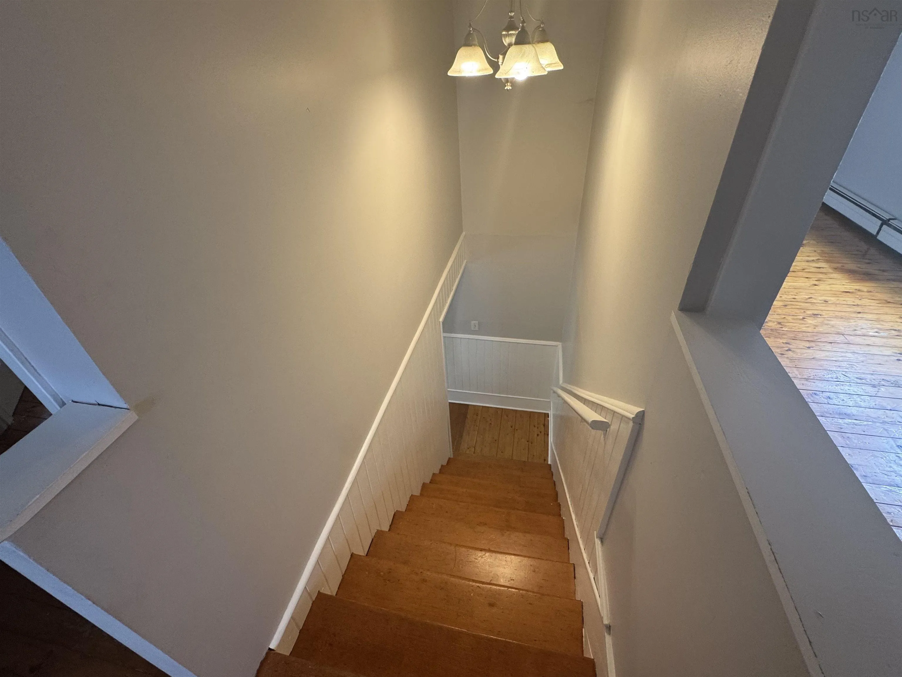 10 North Street, Bedford, NS B4A 2M9, 3 Bedrooms Bedrooms, ,2 BathroomsBathrooms,Residential,For Sale,North,202515951